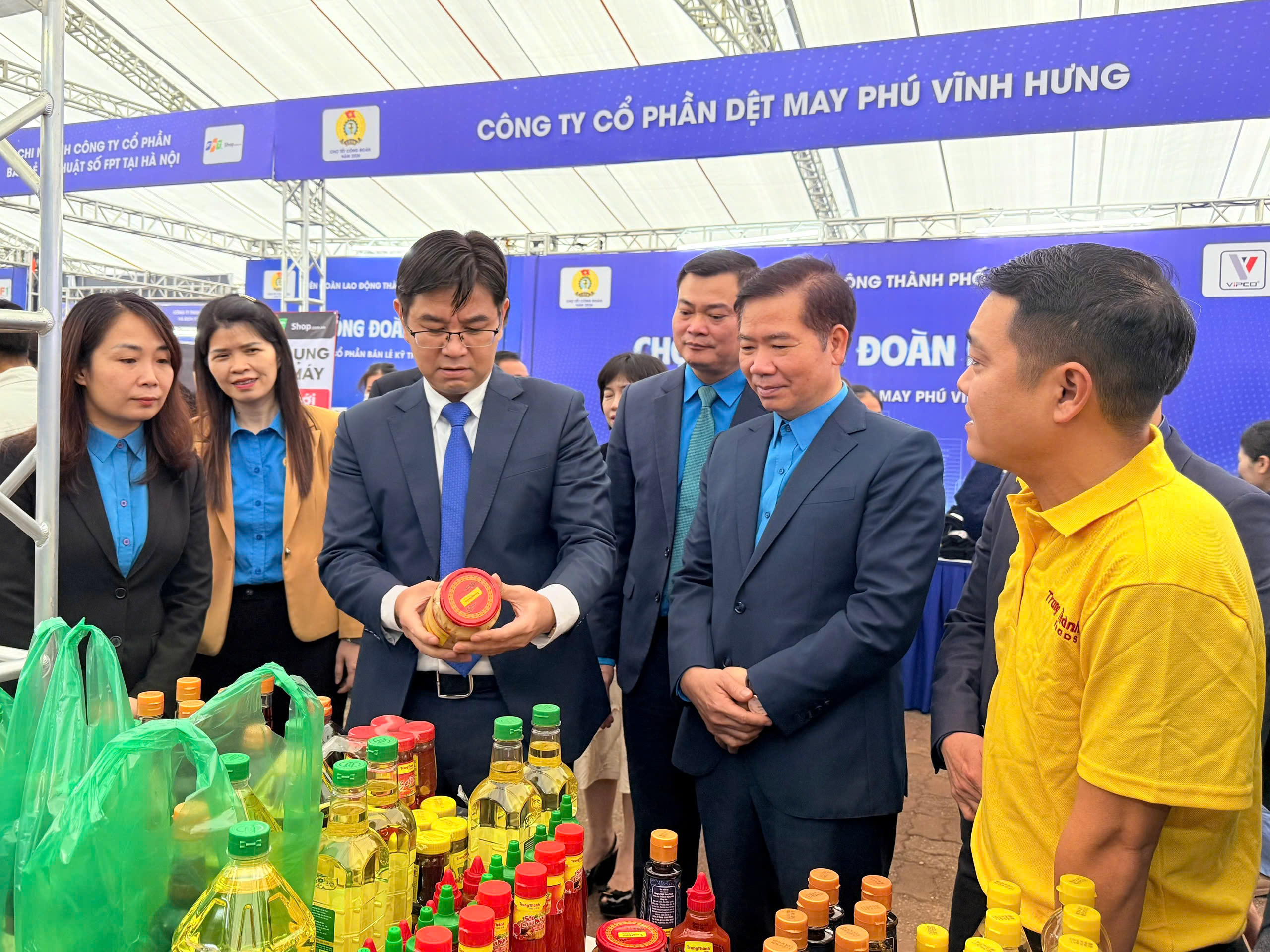 “Chợ Tết Công đoàn” đến với hàng ngàn công nhân lao động - ảnh 4