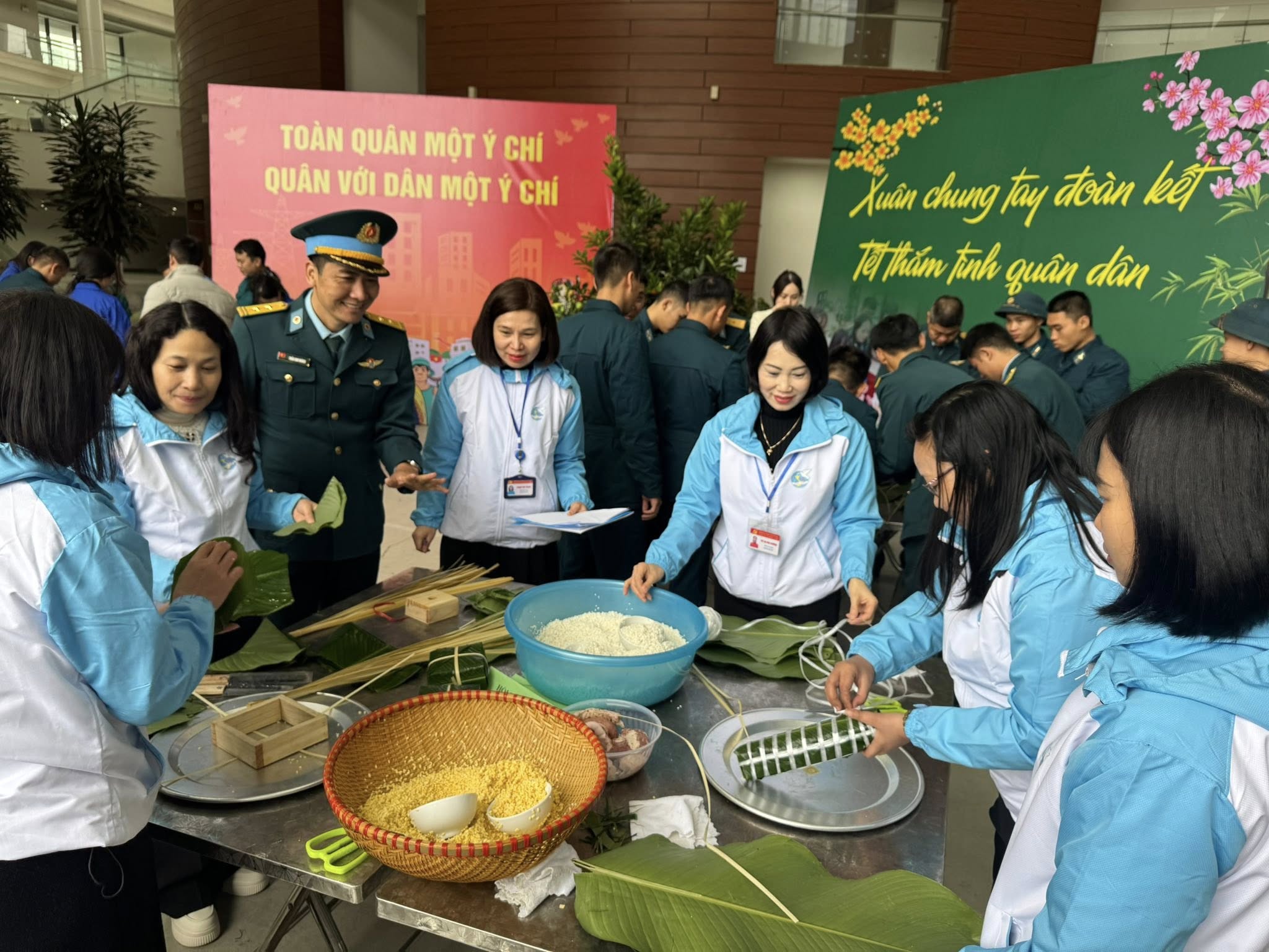 Hội LHPN xã Đông Anh giành giải Nhất hội thi gói bánh chưng Tết - ảnh 9