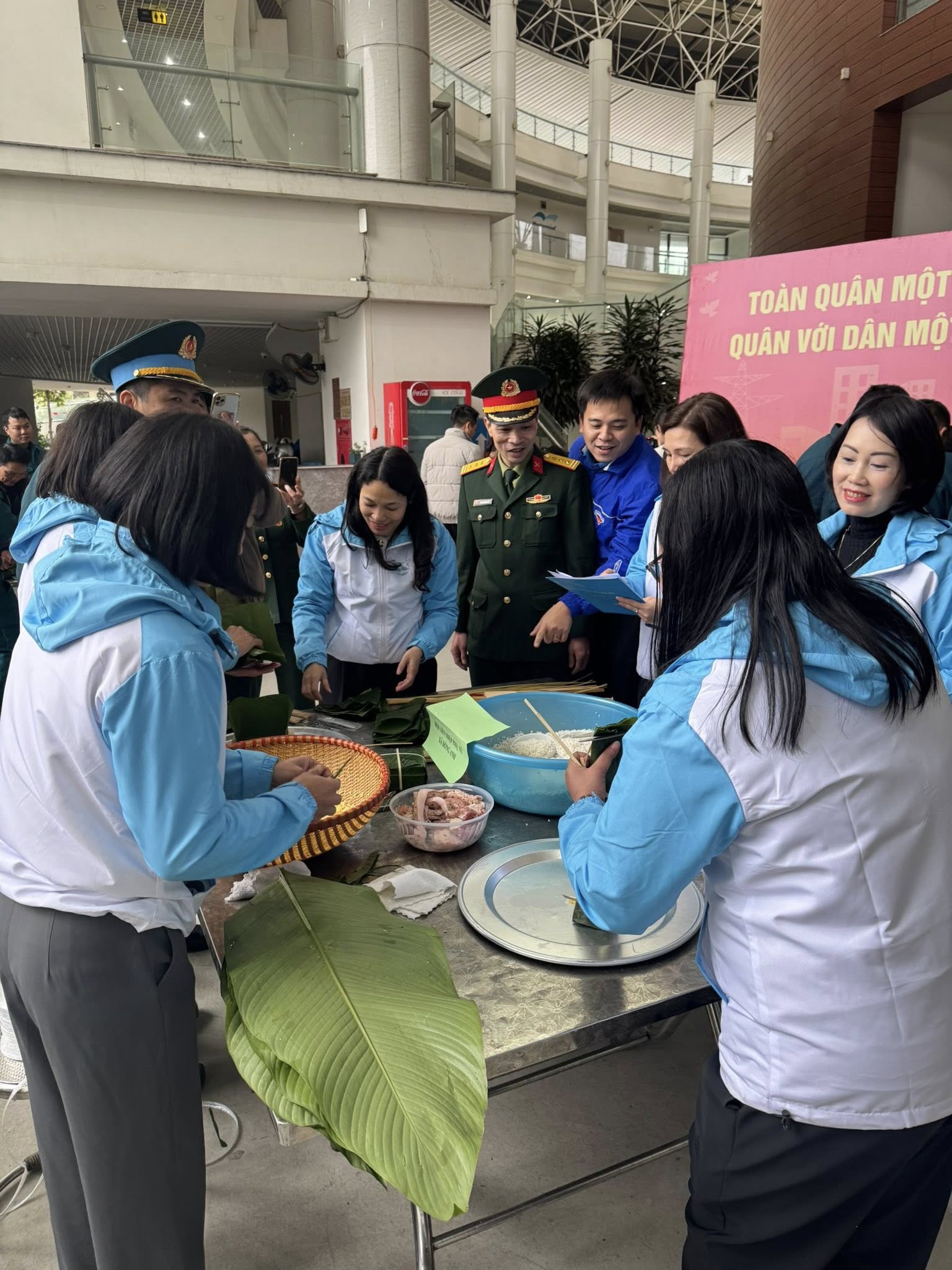 Hội LHPN xã Đông Anh giành giải Nhất hội thi gói bánh chưng Tết - ảnh 6
