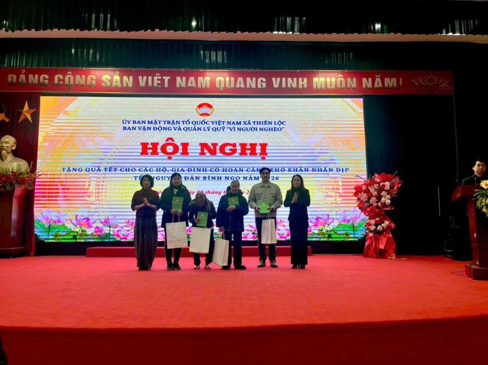 Hội LHPN xã Thiên Lộc: Chăm lo phụ nữ, trẻ em có hoàn cảnh khó khăn nhân dịp Tết Bính Ngọ - ảnh 1