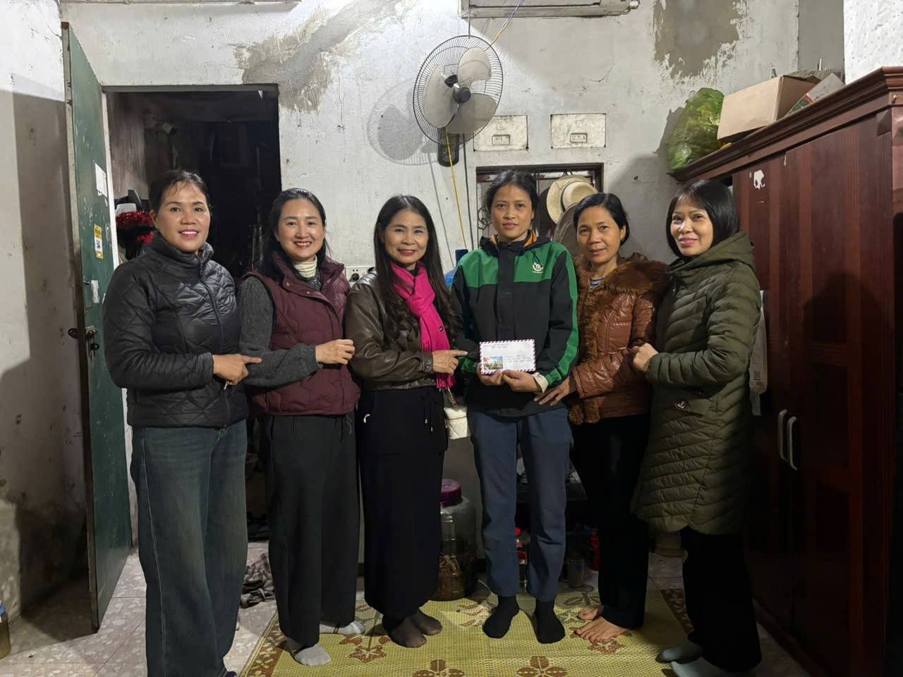 Hội LHPN xã Thiên Lộc: Chăm lo phụ nữ, trẻ em có hoàn cảnh khó khăn nhân dịp Tết Bính Ngọ - ảnh 3