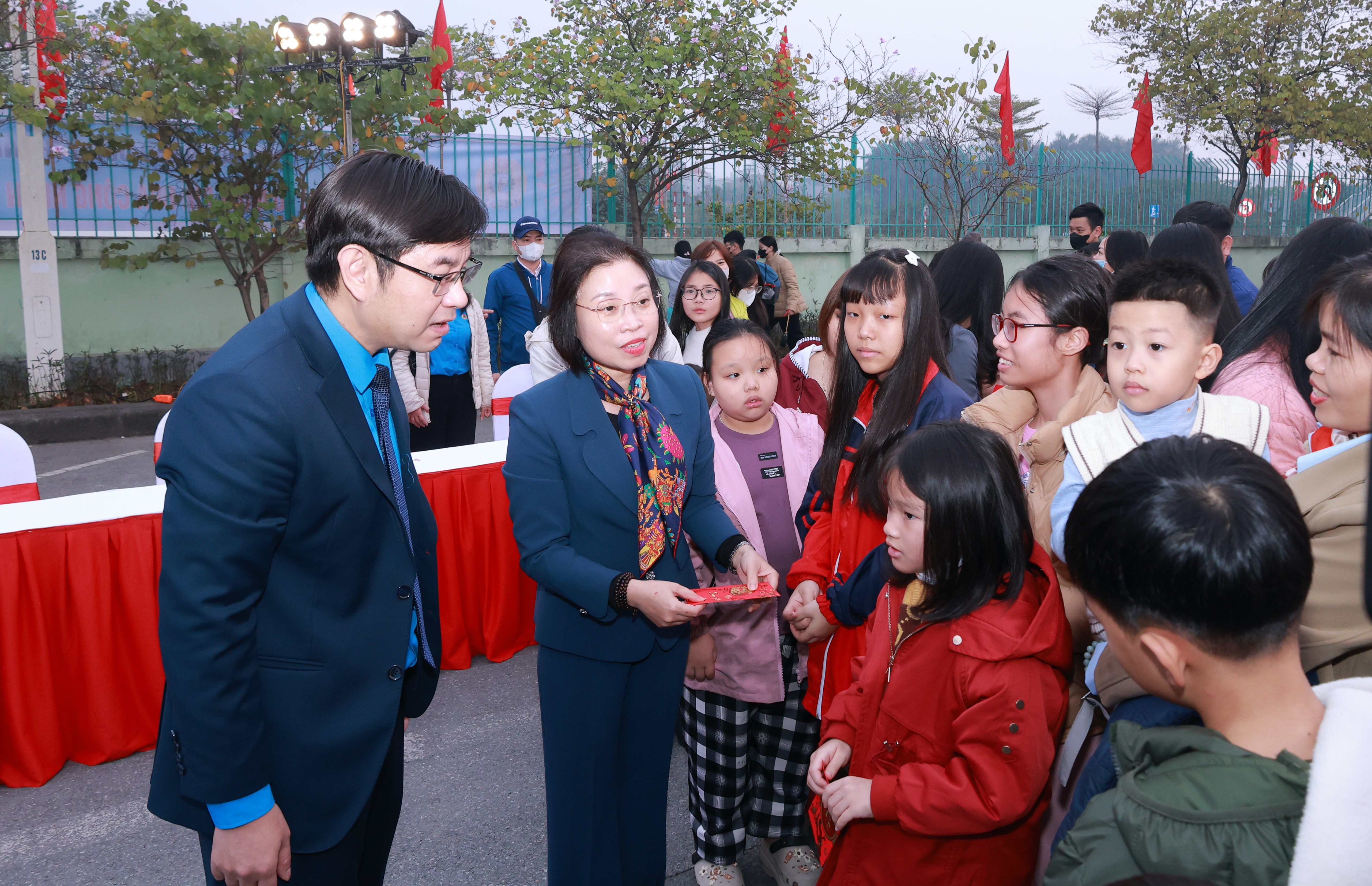 26 chuyến xe Công đoàn đưa 1.200 công nhân về quê đón Tết  - ảnh 2