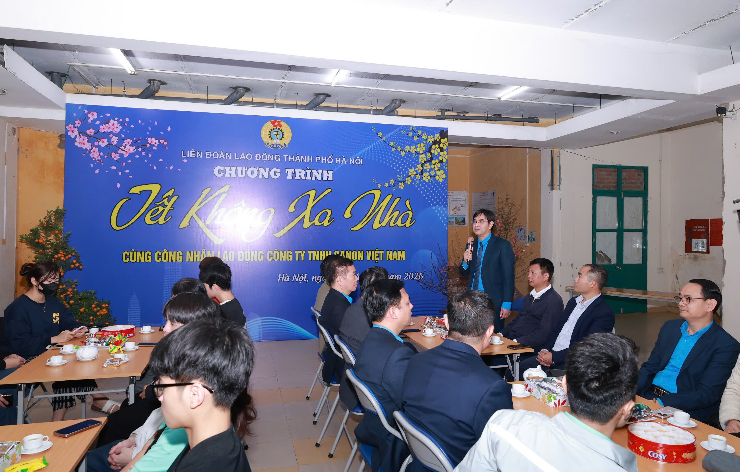 Ấm lòng người lao động ở lại Hà Nội đón Tết - ảnh 2