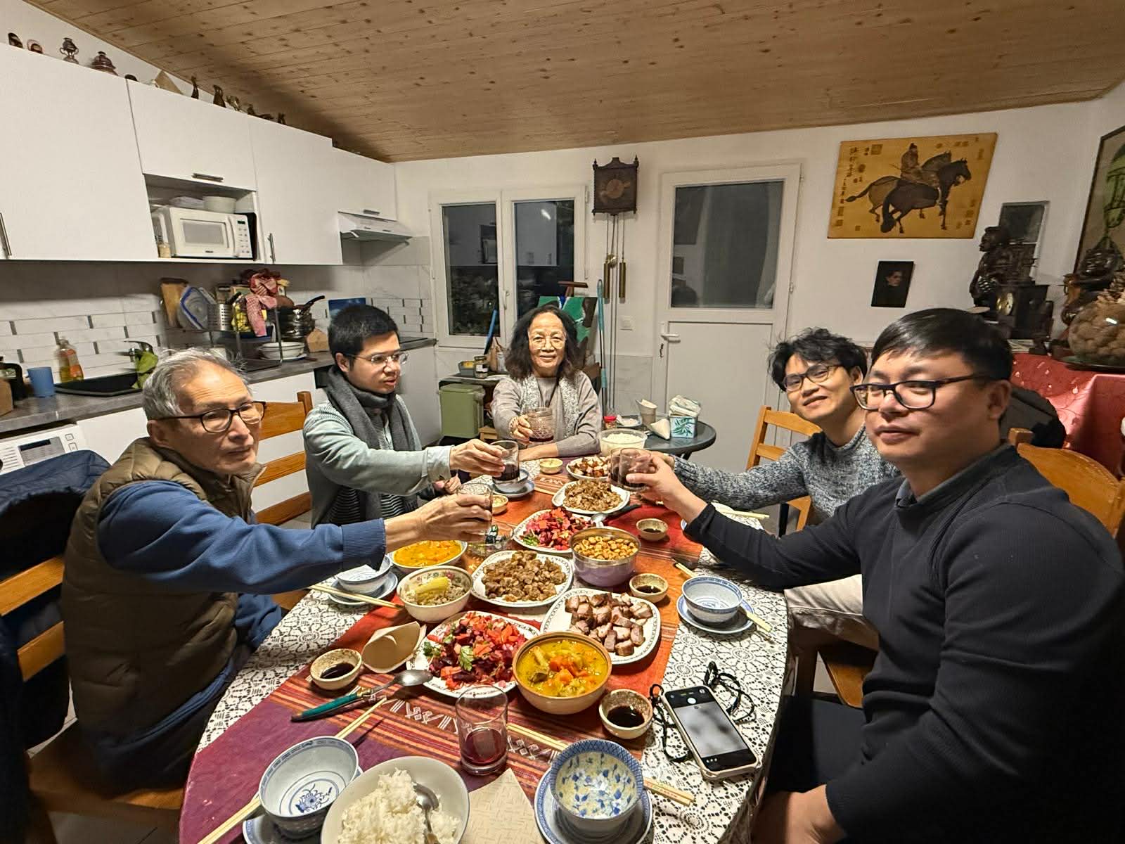 Người Hà Nội giữ nếp sống Hà Nội ở nước ngoài - ảnh 1