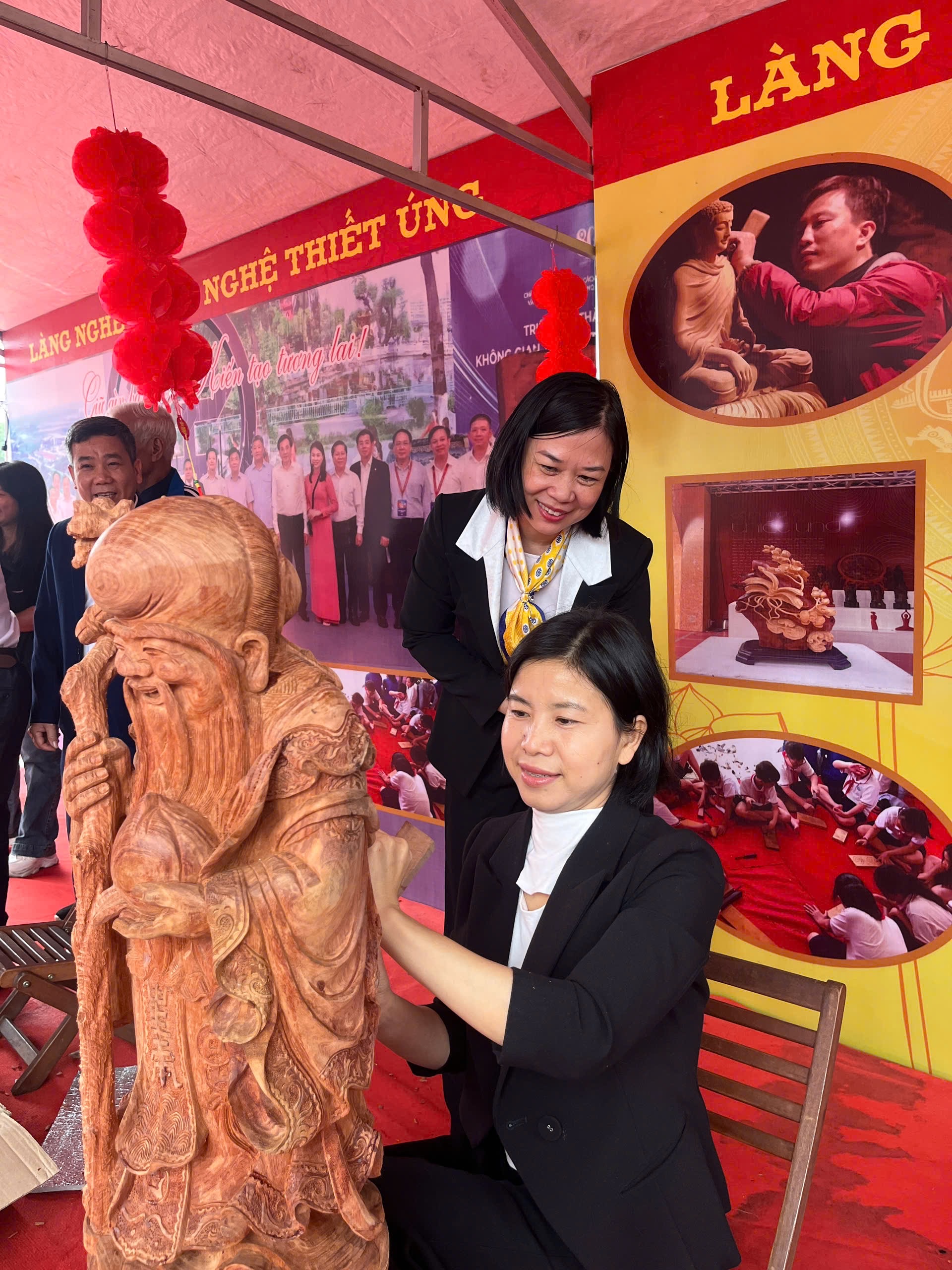 Người “giữ lửa” làng nghề bằng tâm huyết và đôi tay sáng tạo - ảnh 2