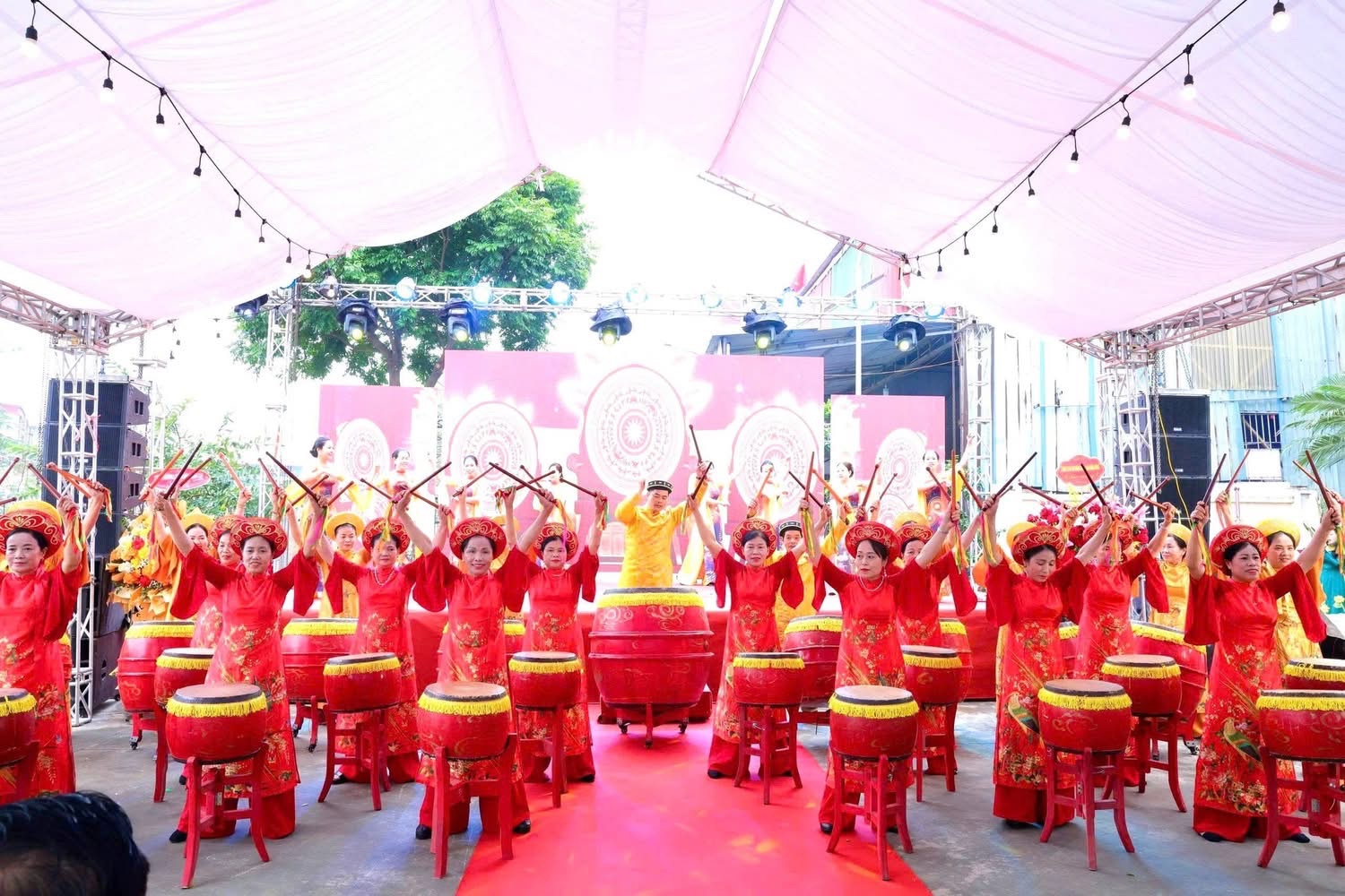 Phụ nữ xã Thư Lâm: Góp phần xây dựng hình ảnh lễ hội văn minh, an toàn, giàu bản sắc - ảnh 3