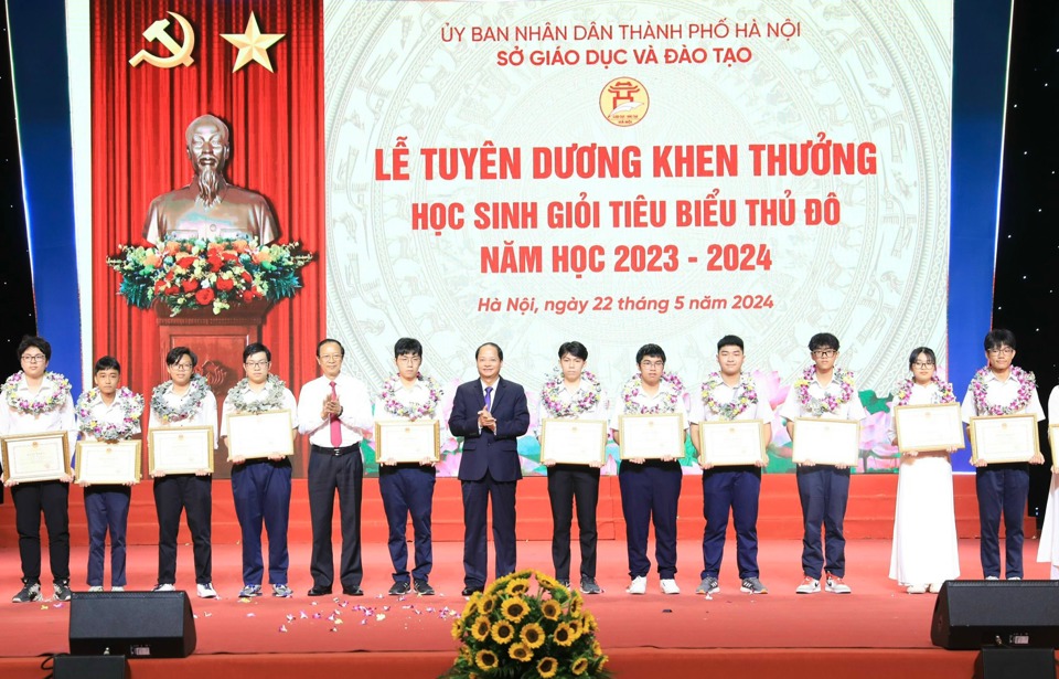 Tuyên dương, khen thưởng học sinh giỏi tiêu biểu Thủ đô năm học 2023-2024 - ảnh 6