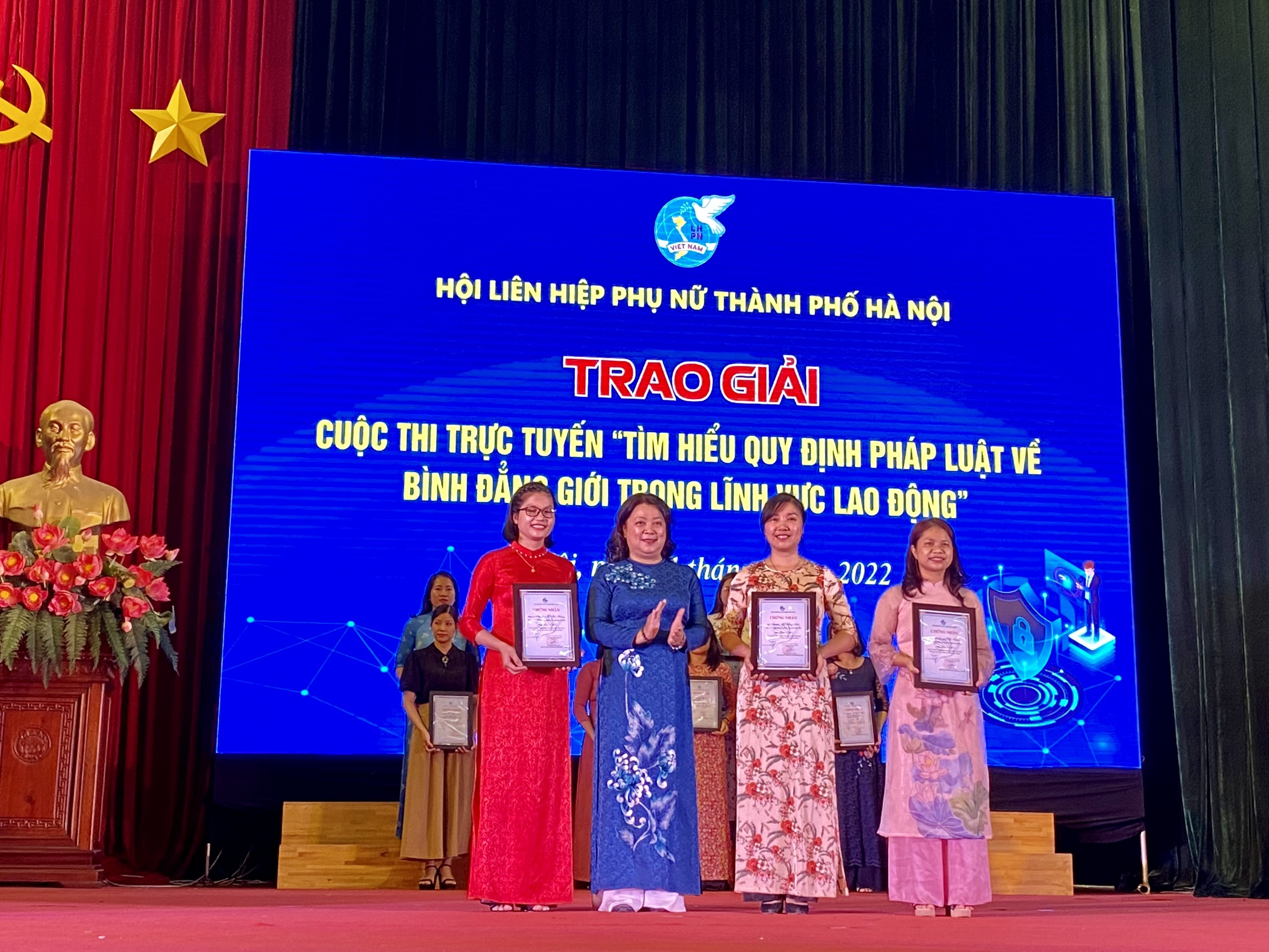 Phát động cuộc thi “Viết về cuốn sách yêu thích của bạn” lần thứ I trên báo Phụ nữ Thủ đô - ảnh 1