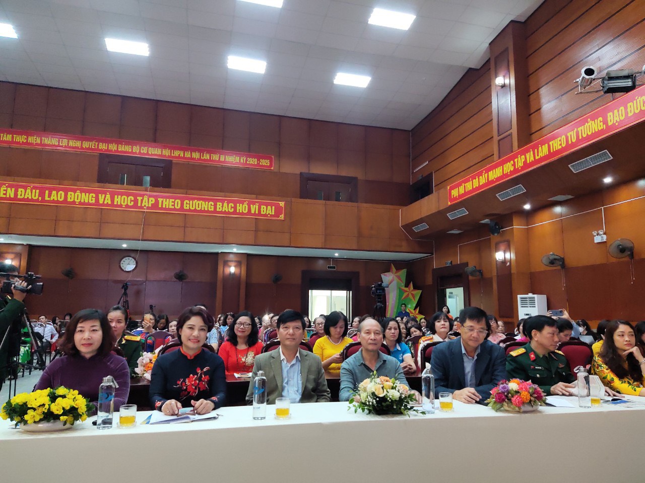 Vinh danh 17 gương điển hình Phụ nữ Thủ đô sáng tạo - hội nhập năm 2022 - ảnh 4