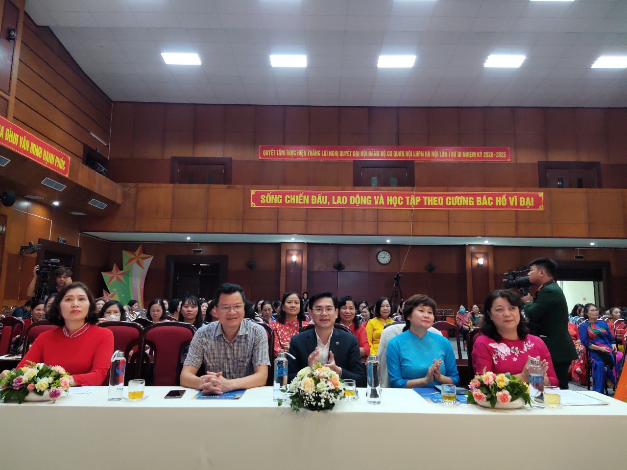 Vinh danh 17 gương điển hình Phụ nữ Thủ đô sáng tạo - hội nhập năm 2022 - ảnh 3