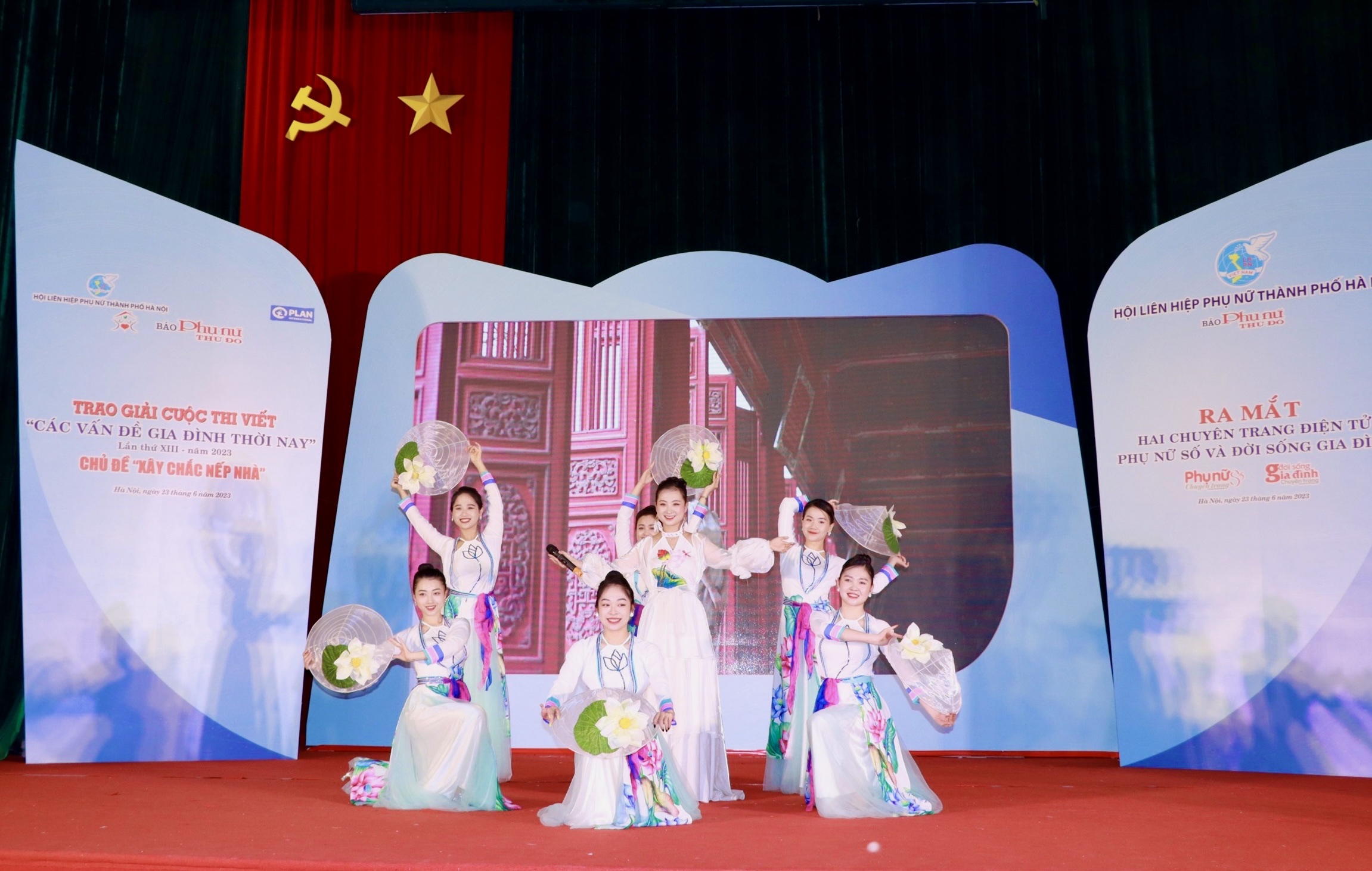 Tường thuật trực tiếp Chương trình ra mắt chuyên trang điện tử “Phụ nữ số” và “Đời sống gia đình”; Trao giải cuộc thi viết “Các vấn đề gia đình thời nay” lần thứ XIII - Năm 2023 - ảnh 12