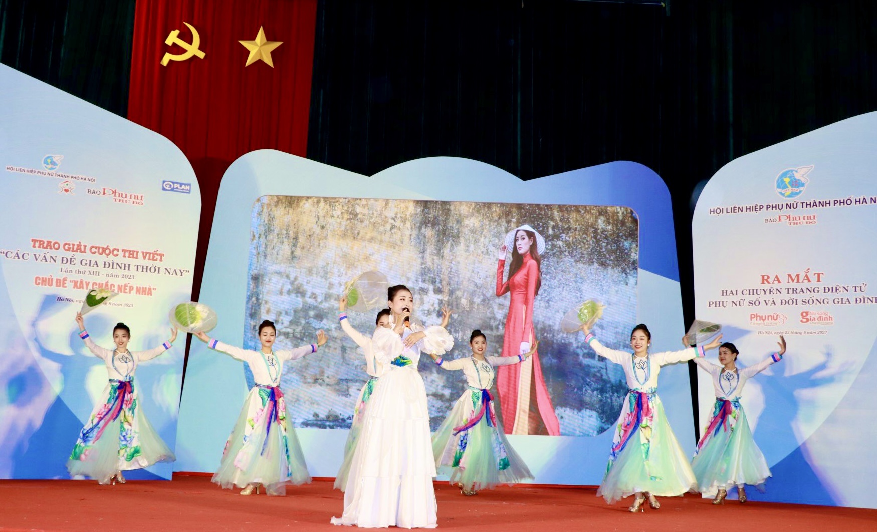 Tường thuật trực tiếp Chương trình ra mắt chuyên trang điện tử “Phụ nữ số” và “Đời sống gia đình”; Trao giải cuộc thi viết “Các vấn đề gia đình thời nay” lần thứ XIII - Năm 2023 - ảnh 11