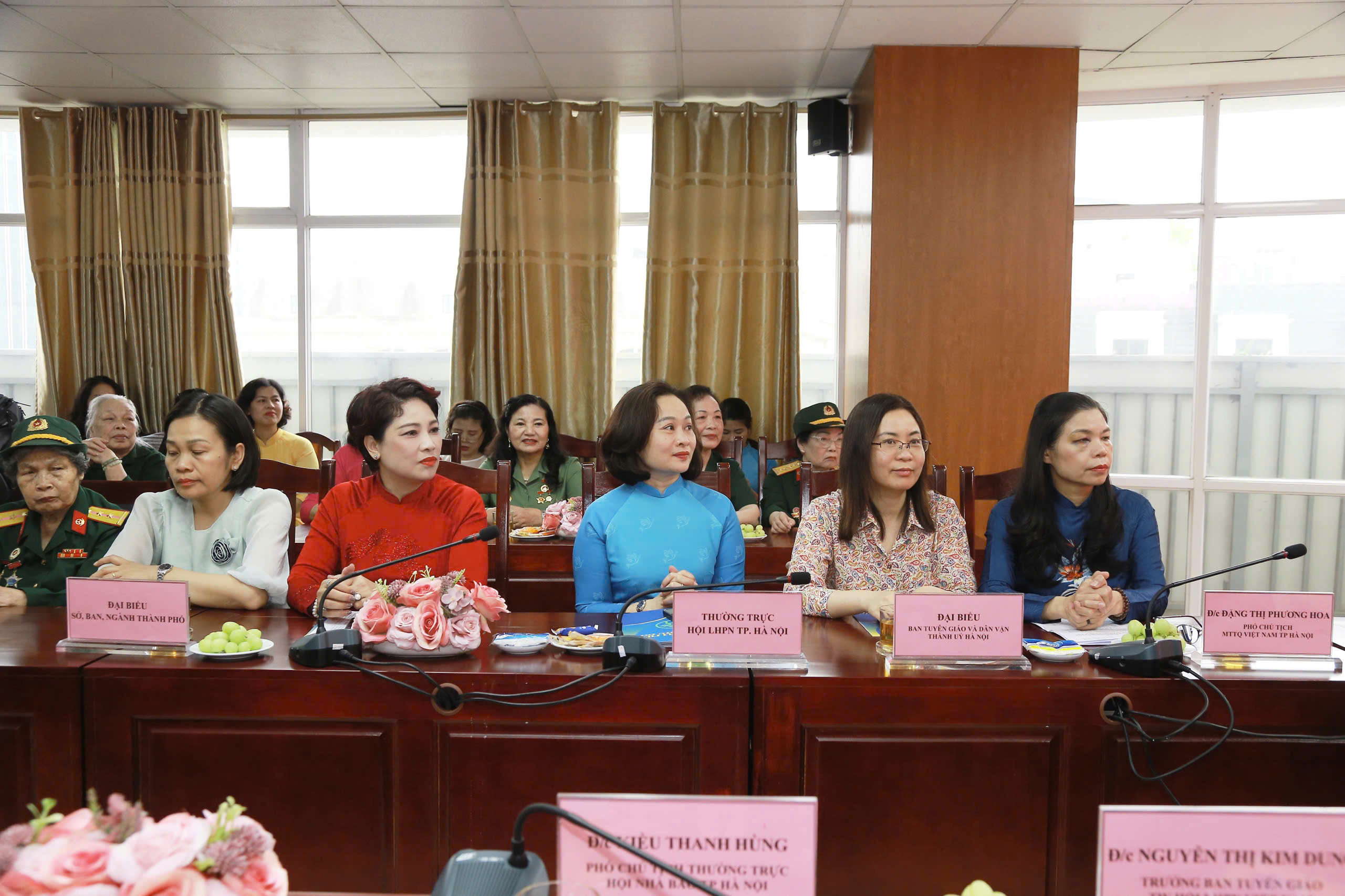 Giao lưu trực tuyến “Huyền thoại Trường Sơn” và cuộc gặp gỡ của những “bông hồng thép” - ảnh 10