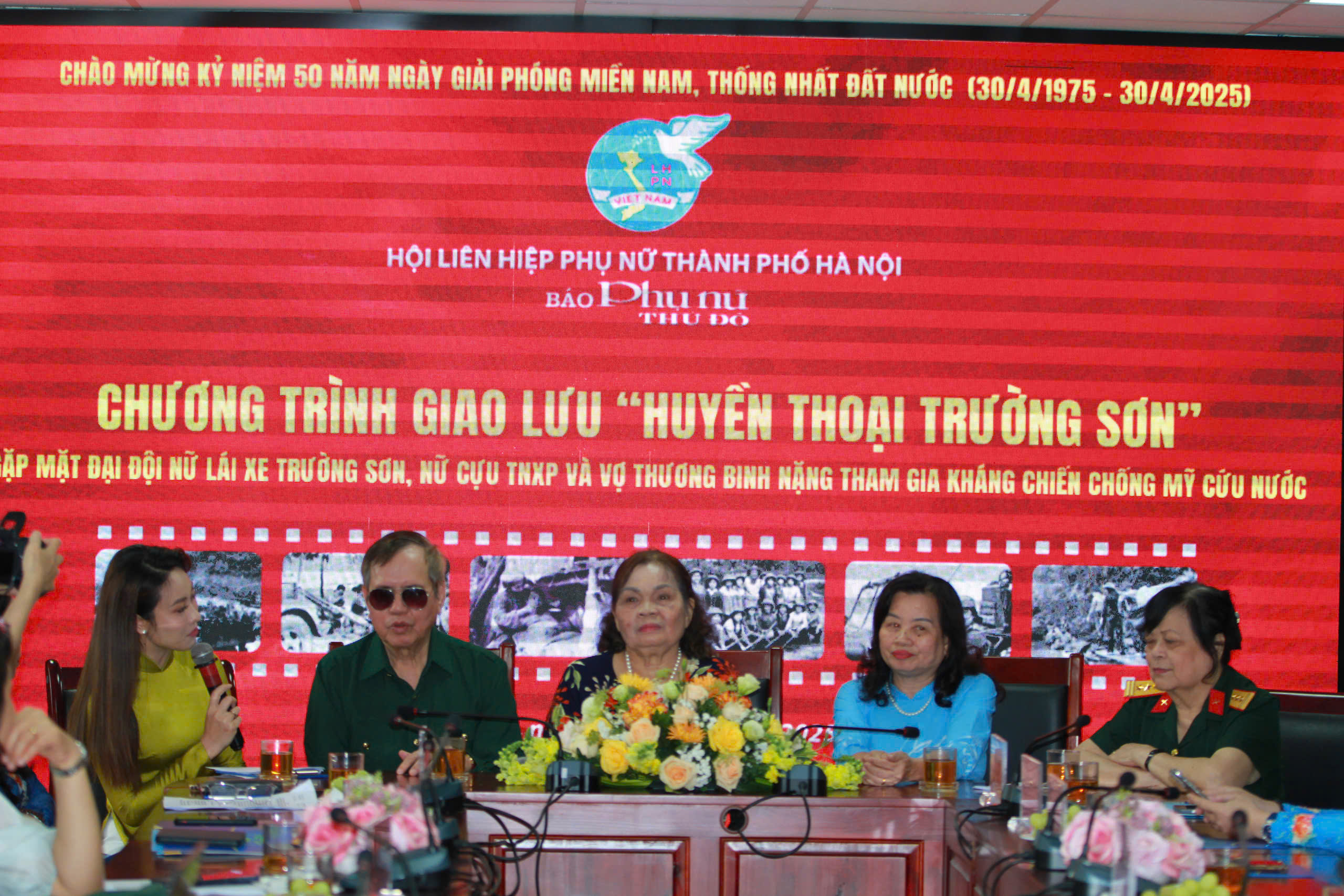 Giao lưu trực tuyến “Huyền thoại Trường Sơn” và cuộc gặp gỡ của những “bông hồng thép” - ảnh 22