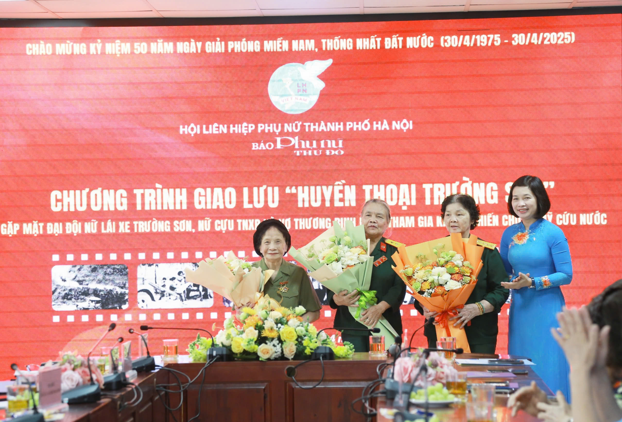 Giao lưu trực tuyến “Huyền thoại Trường Sơn” và cuộc gặp gỡ của những “bông hồng thép” - ảnh 21