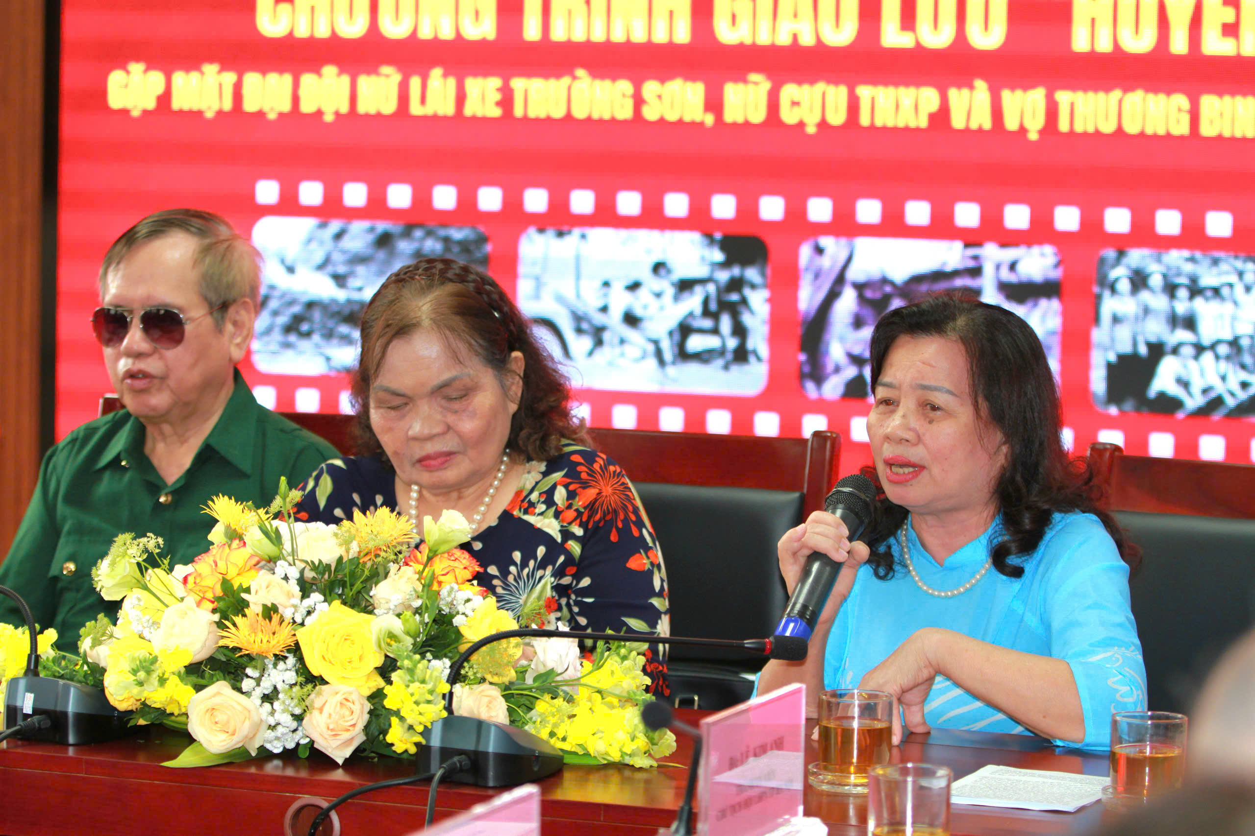 Giao lưu trực tuyến “Huyền thoại Trường Sơn” và cuộc gặp gỡ của những “bông hồng thép” - ảnh 25