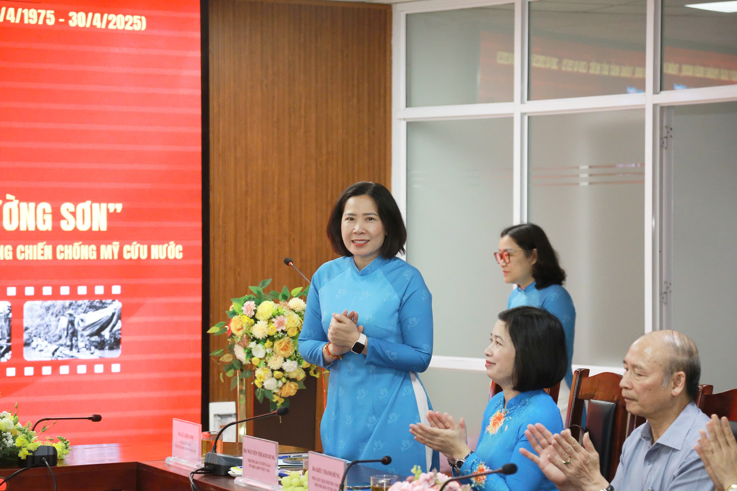 Giao lưu trực tuyến “Huyền thoại Trường Sơn” và cuộc gặp gỡ của những “bông hồng thép” - ảnh 8