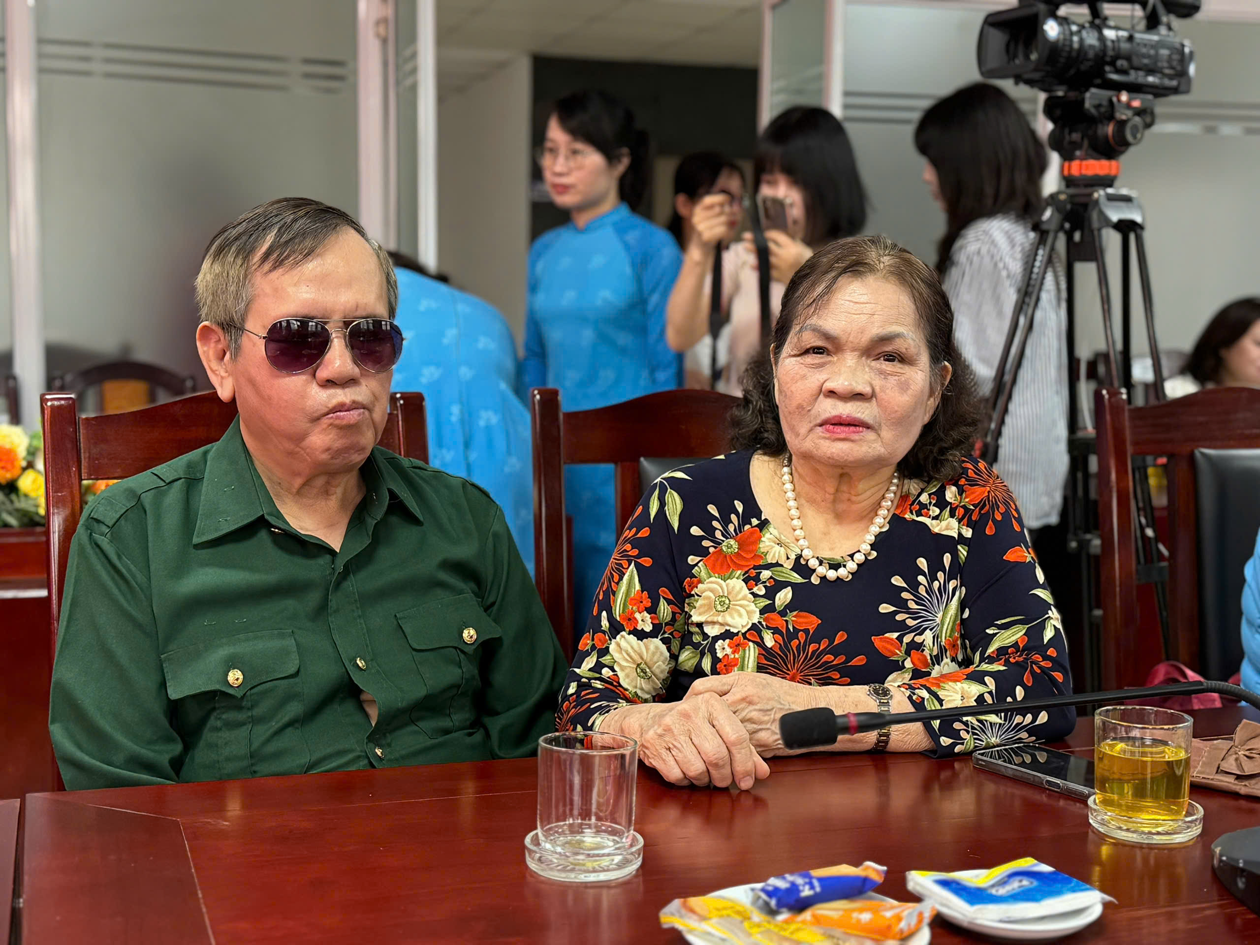 Giao lưu trực tuyến “Huyền thoại Trường Sơn” và cuộc gặp gỡ của những “bông hồng thép” - ảnh 4