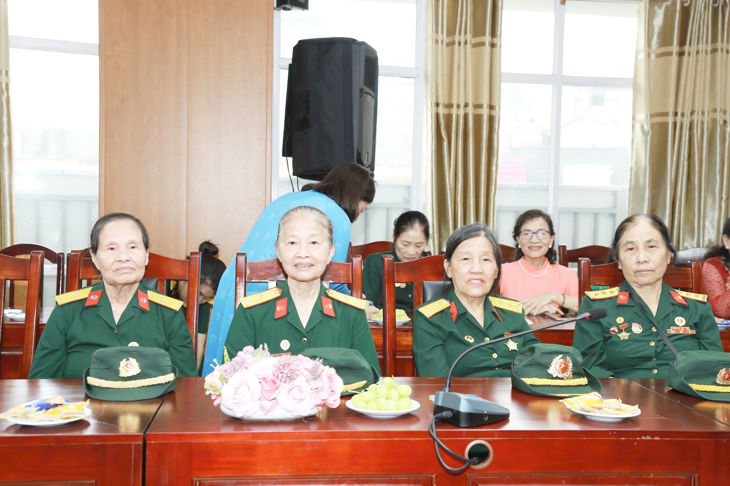 Giao lưu trực tuyến “Huyền thoại Trường Sơn” và cuộc gặp gỡ của những “bông hồng thép” - ảnh 5