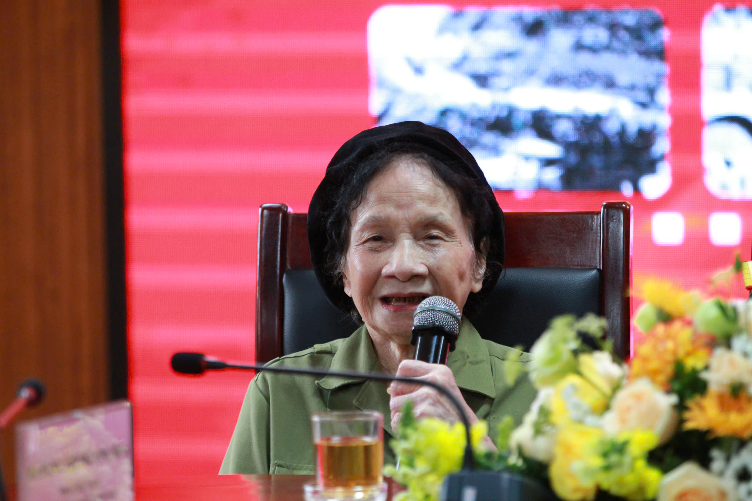 Giao lưu trực tuyến “Huyền thoại Trường Sơn” và cuộc gặp gỡ của những “bông hồng thép” - ảnh 20