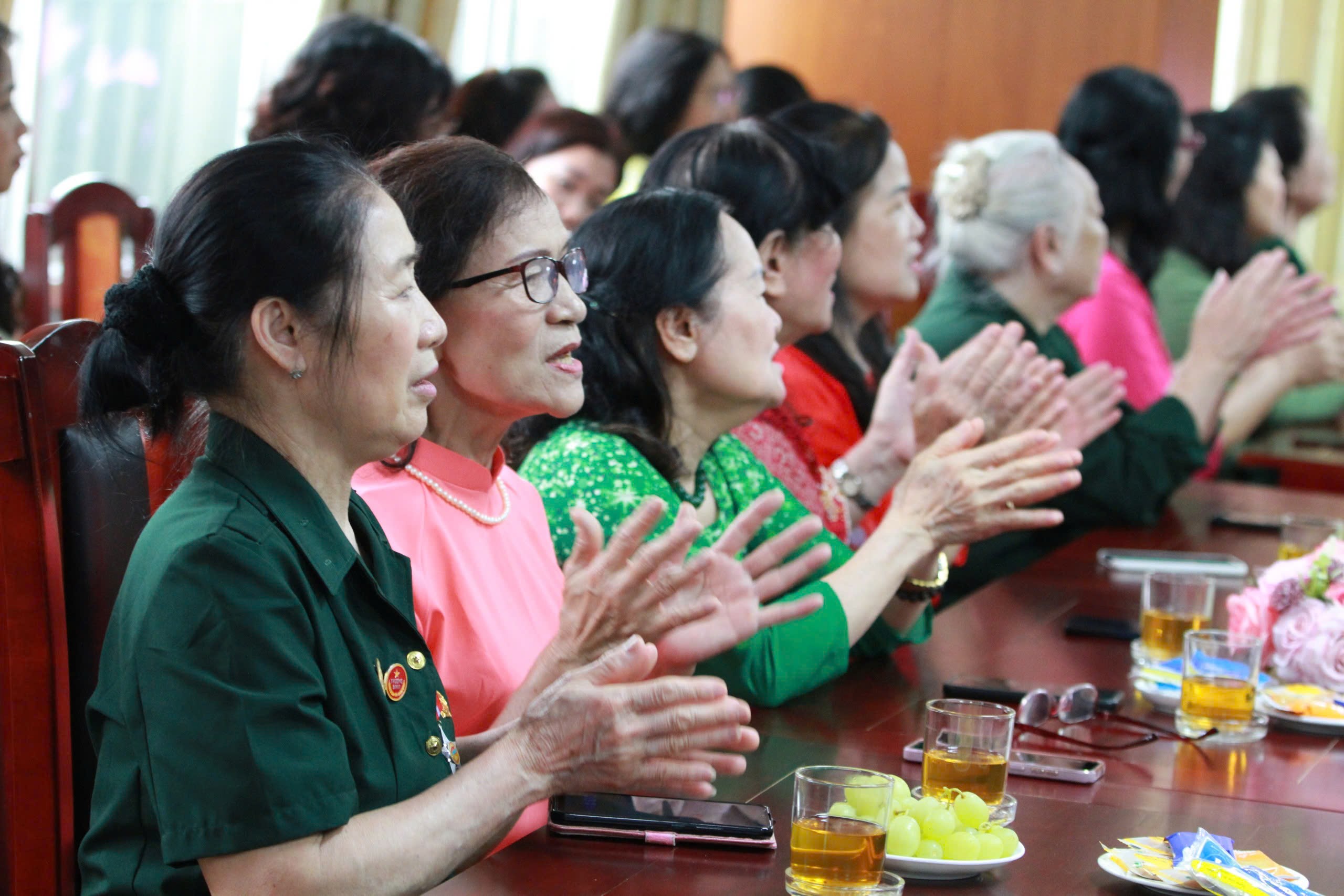 Giao lưu trực tuyến “Huyền thoại Trường Sơn” và cuộc gặp gỡ của những “bông hồng thép” - ảnh 15