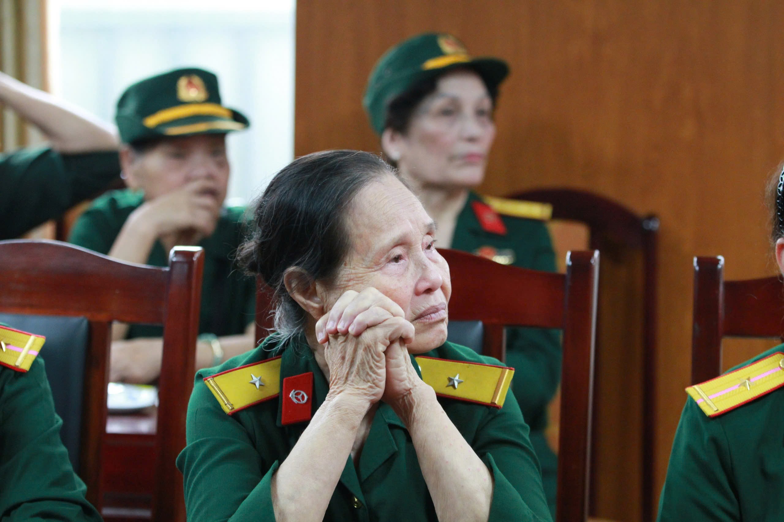 Giao lưu trực tuyến “Huyền thoại Trường Sơn” và cuộc gặp gỡ của những “bông hồng thép” - ảnh 14