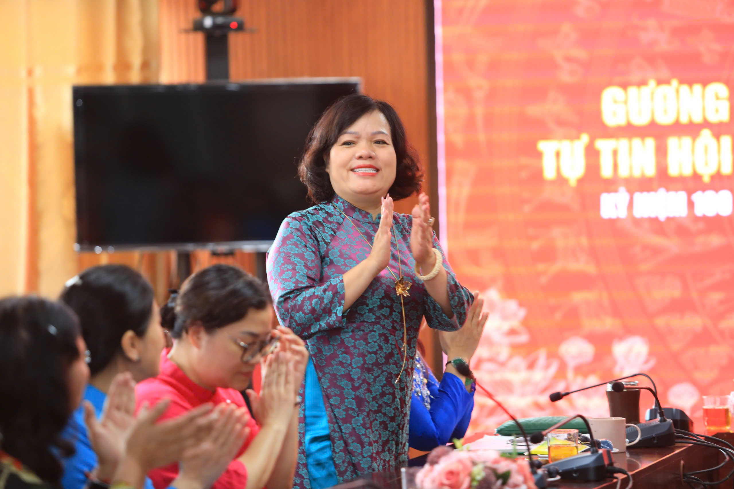 Trực tiếp Giao lưu gương điển hình tiên tiến “Phụ nữ Thủ đô Tự tin - Hội nhập - Kết nối thành công” năm 2025 - ảnh 5