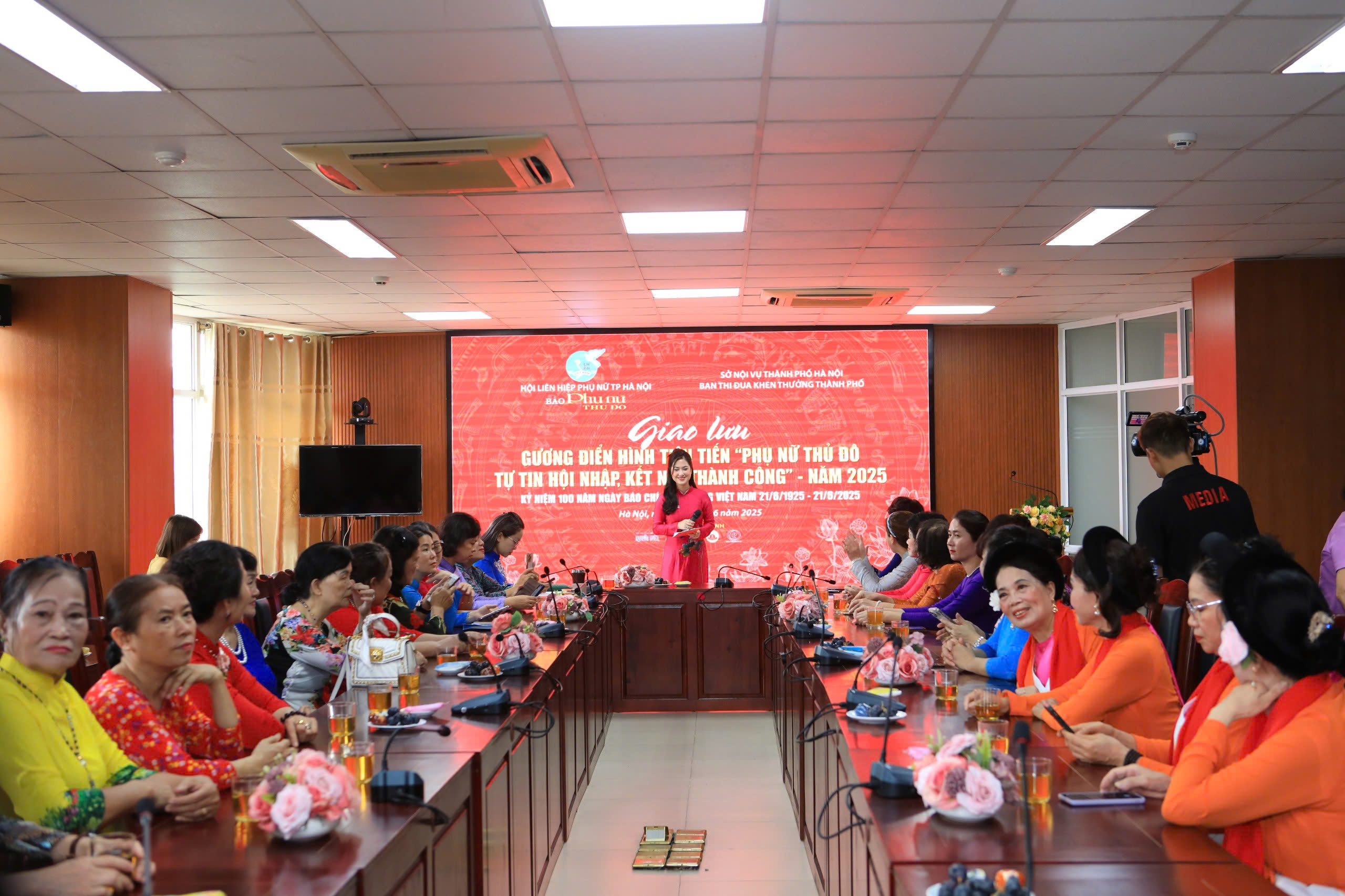 Trực tiếp Giao lưu gương điển hình tiên tiến “Phụ nữ Thủ đô Tự tin - Hội nhập - Kết nối thành công” năm 2025 - ảnh 3
