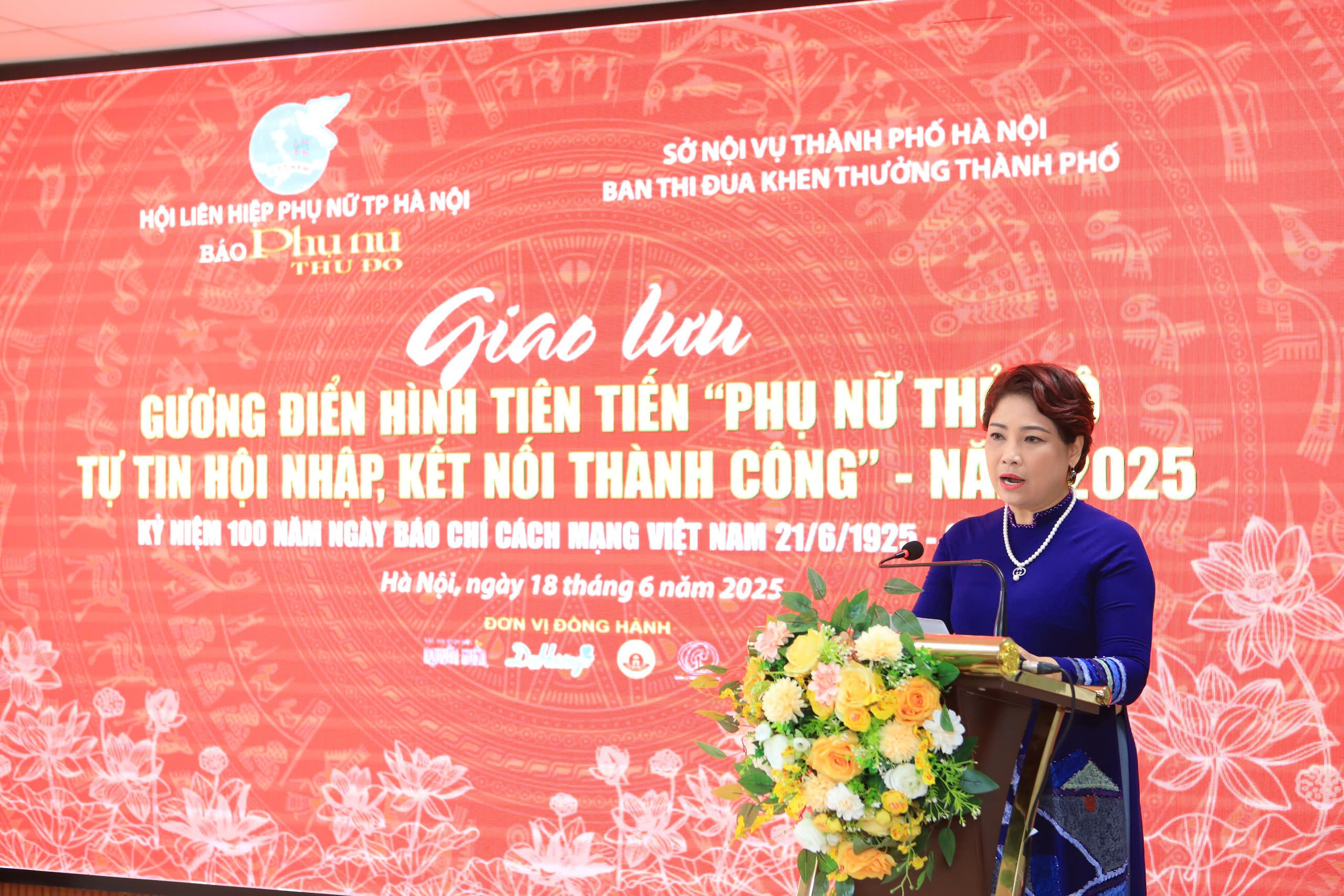 Trực tiếp Giao lưu gương điển hình tiên tiến “Phụ nữ Thủ đô Tự tin - Hội nhập - Kết nối thành công” năm 2025 - ảnh 11