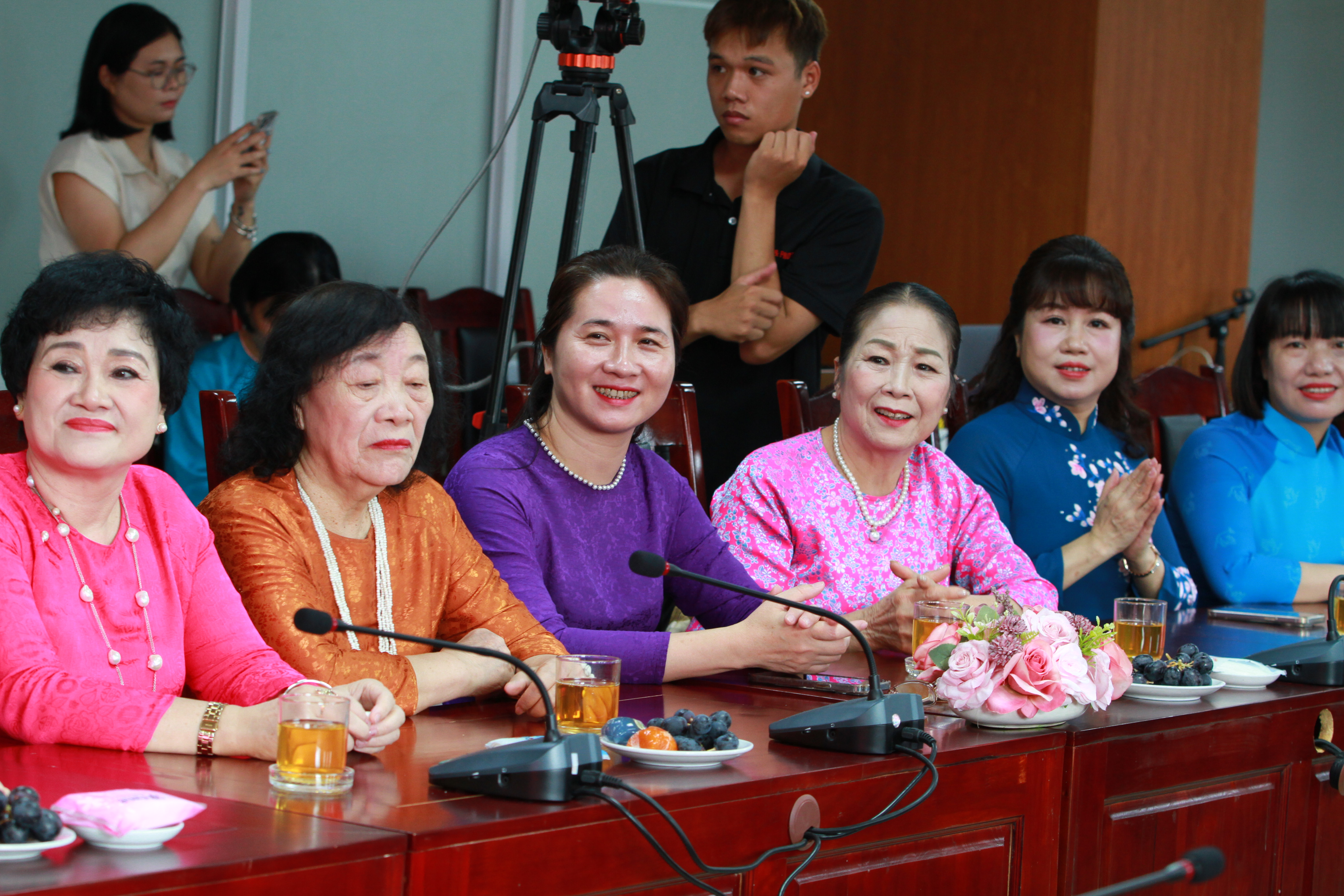 Trực tiếp Giao lưu gương điển hình tiên tiến “Phụ nữ Thủ đô Tự tin - Hội nhập - Kết nối thành công” năm 2025 - ảnh 9