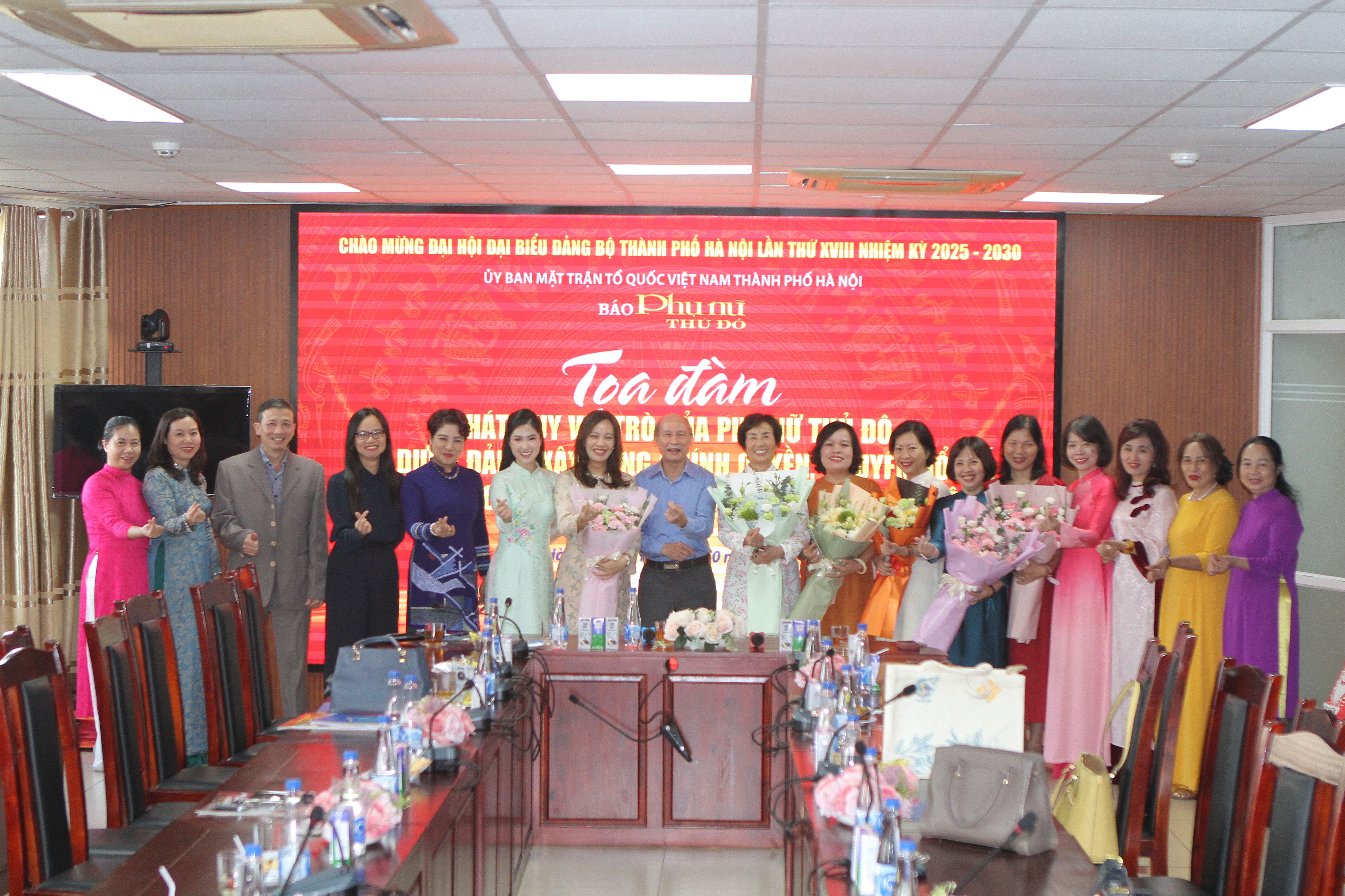 Trực tiếp Tọa đàm “Phát huy vai trò của phụ nữ Thủ đô trong xây dựng Đảng, xây dựng chính quyền, chuyển đổi số vững bước vào kỷ nguyên mới“ - ảnh 4