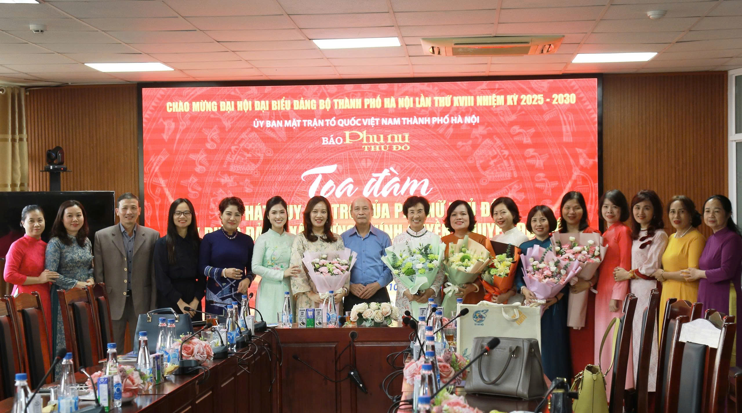 Trực tiếp Tọa đàm “Phát huy vai trò của phụ nữ Thủ đô trong xây dựng Đảng, xây dựng chính quyền, chuyển đổi số vững bước vào kỷ nguyên mới“ - ảnh 23