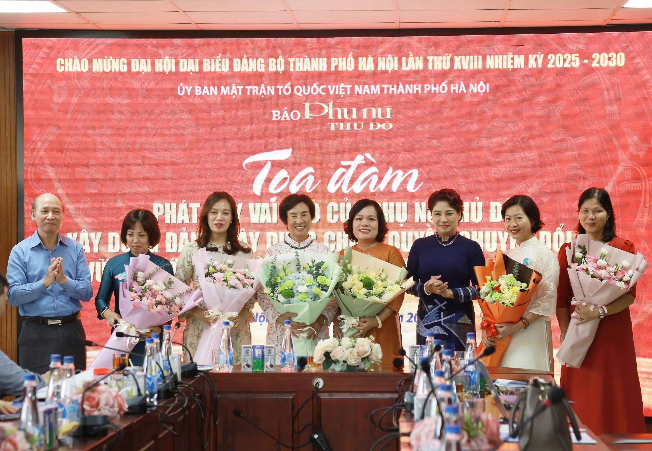 Trực tiếp Tọa đàm “Phát huy vai trò của phụ nữ Thủ đô trong xây dựng Đảng, xây dựng chính quyền, chuyển đổi số vững bước vào kỷ nguyên mới“ - ảnh 22