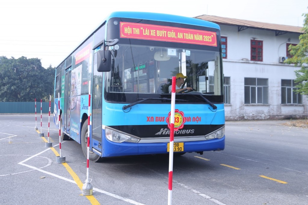 Hà Nội: Tranh tài trong Hội thi “Lái xe buýt giỏi, an toàn năm 2023” - ảnh 2