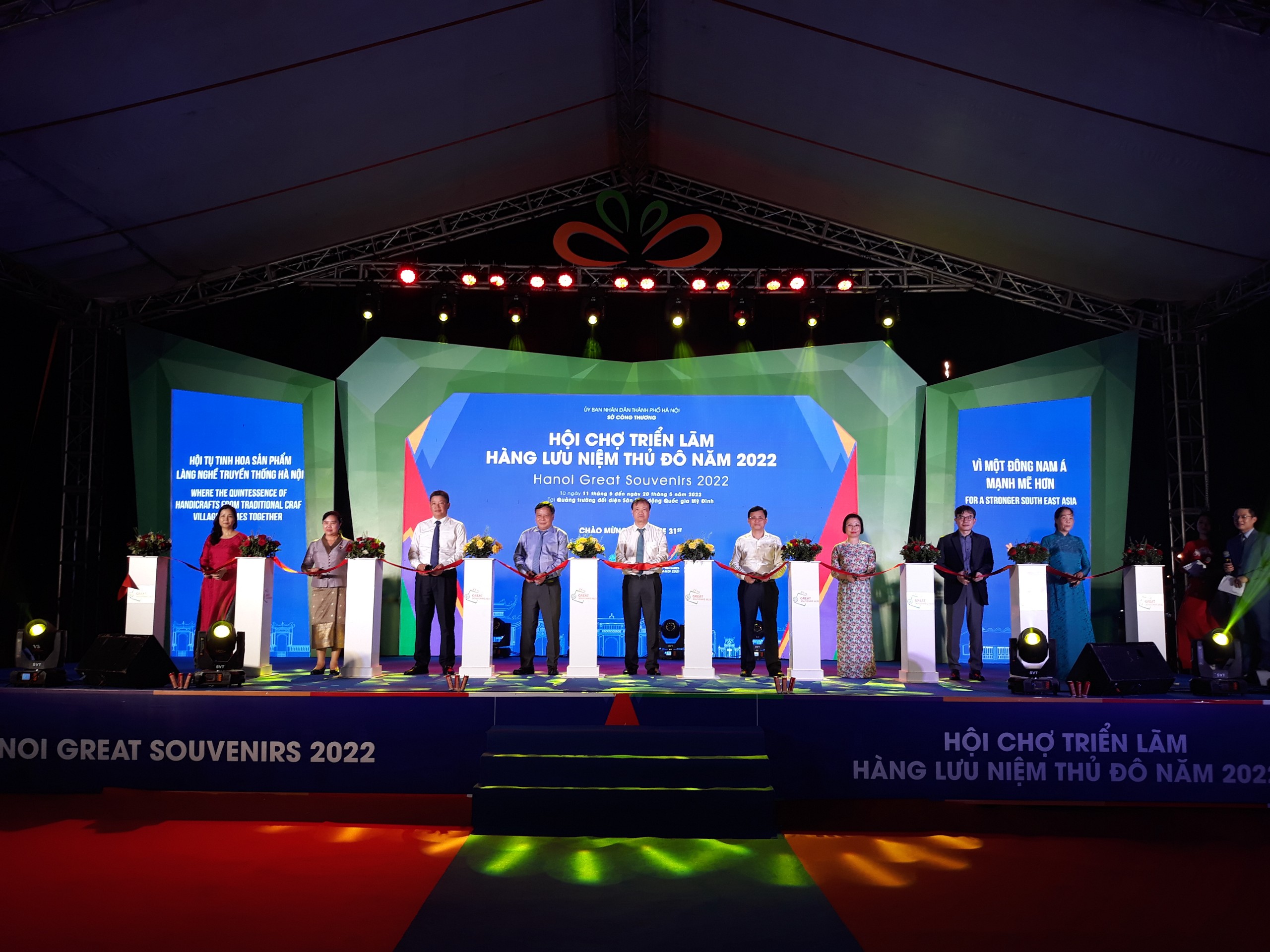 Hội chợ triển lãm hàng lưu niệm Thủ đô năm 2022: Giới thiệu hơn 10.000 sản phẩm làng nghề thủ đô - ảnh 1
