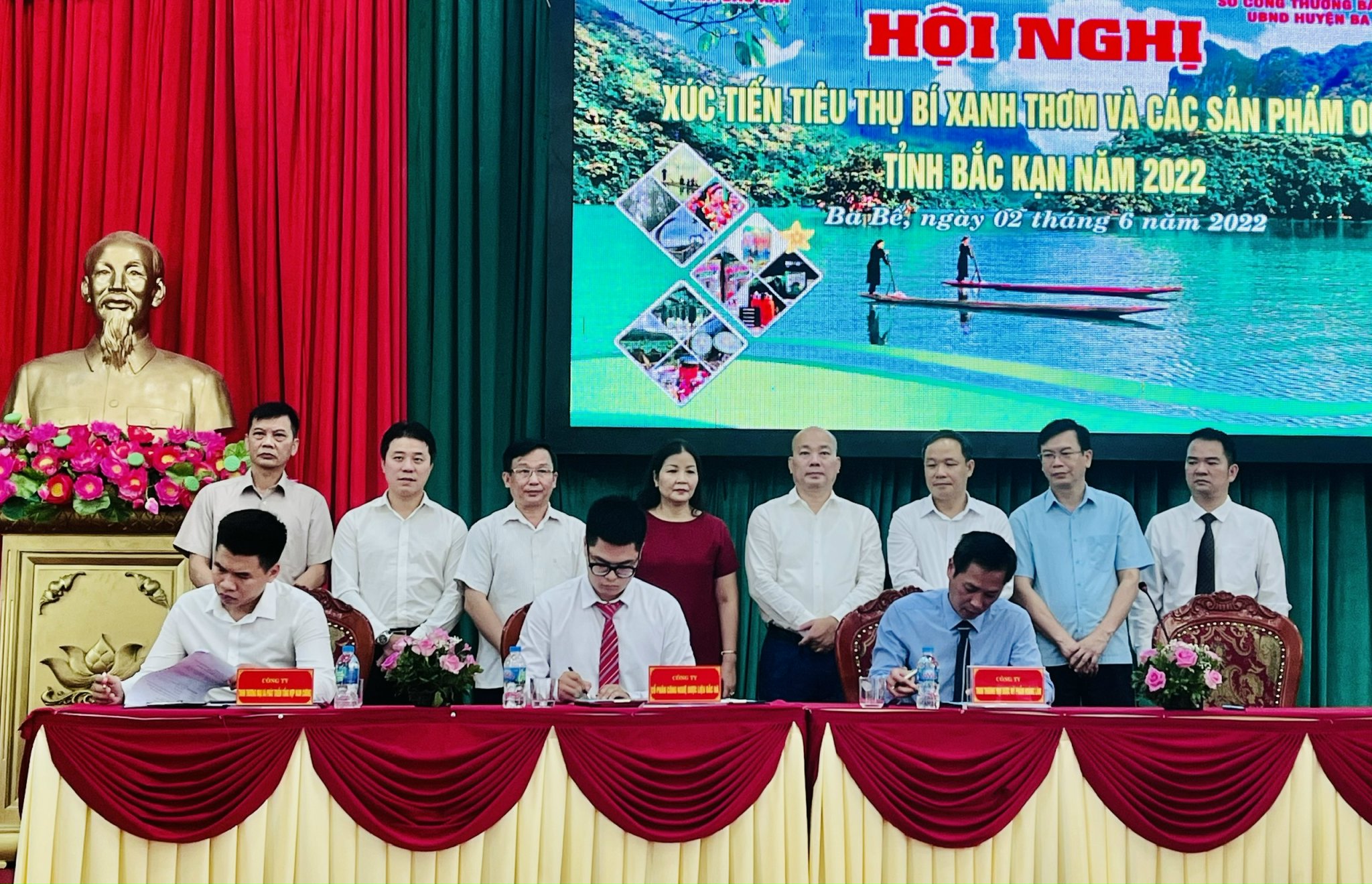 Bí xanh thơm và các nông sản Bắc Kạn lên sàn thương mại điện tử - ảnh 1
