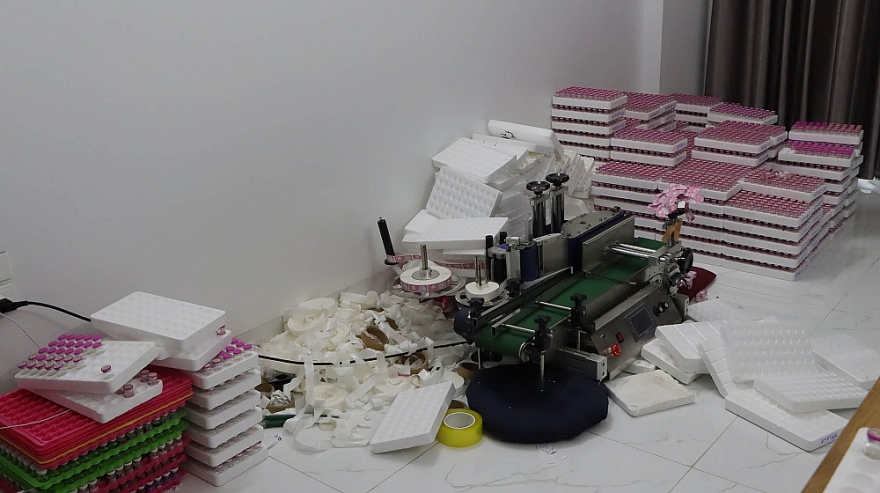 Thu giữ hàng chục nghìn kính áp tròng từ Trung Quốc
