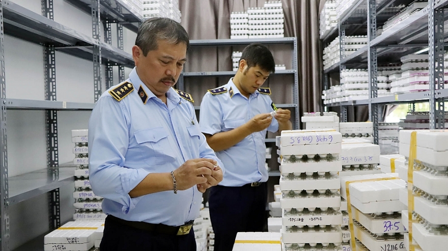 Thu giữ hàng chục nghìn kính áp tròng từ Trung Quốc
