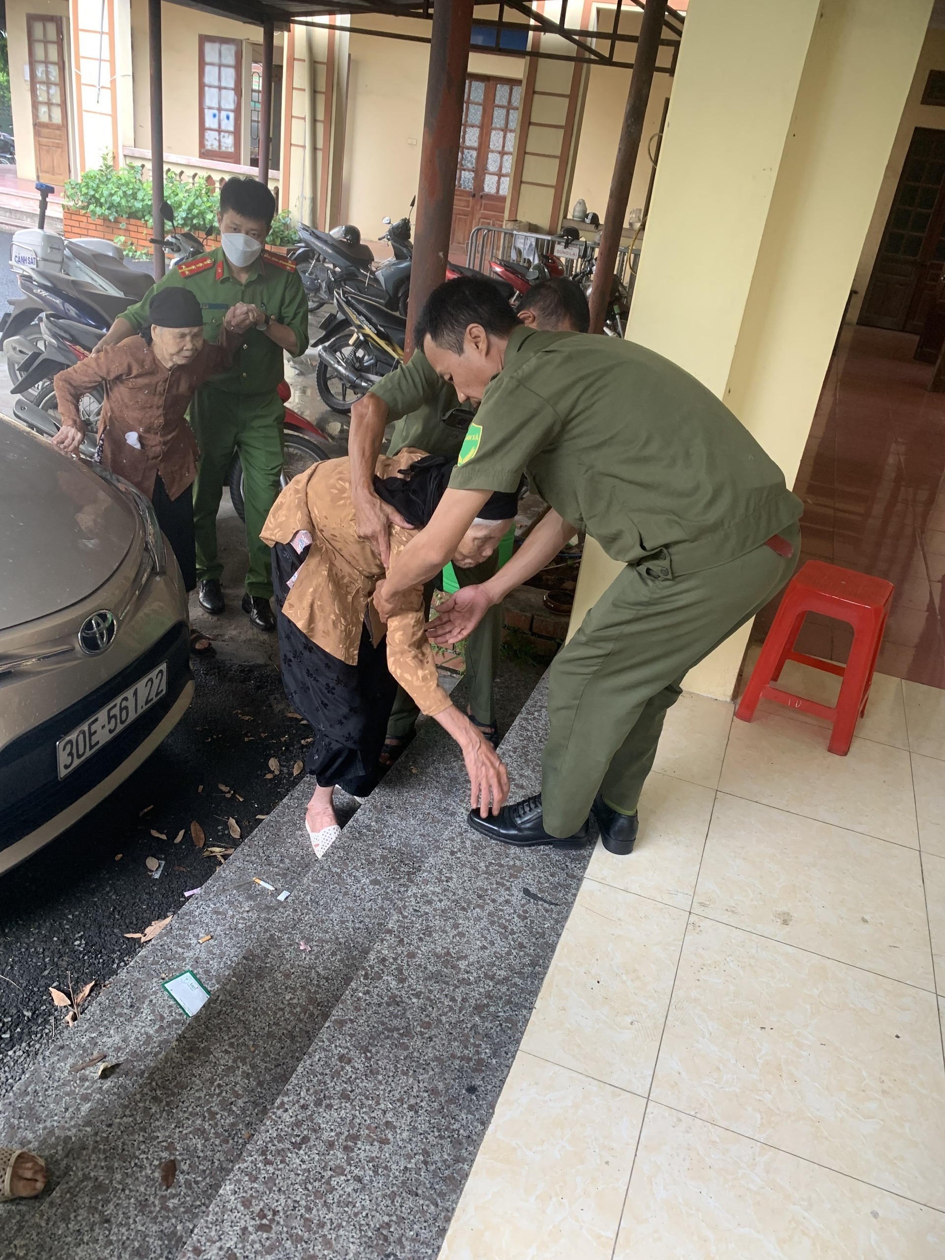 Công an Phúc Thọ: 30 ngày đêm tận tình làm căn cước công dân gắn chíp cho nhân dân - ảnh 3