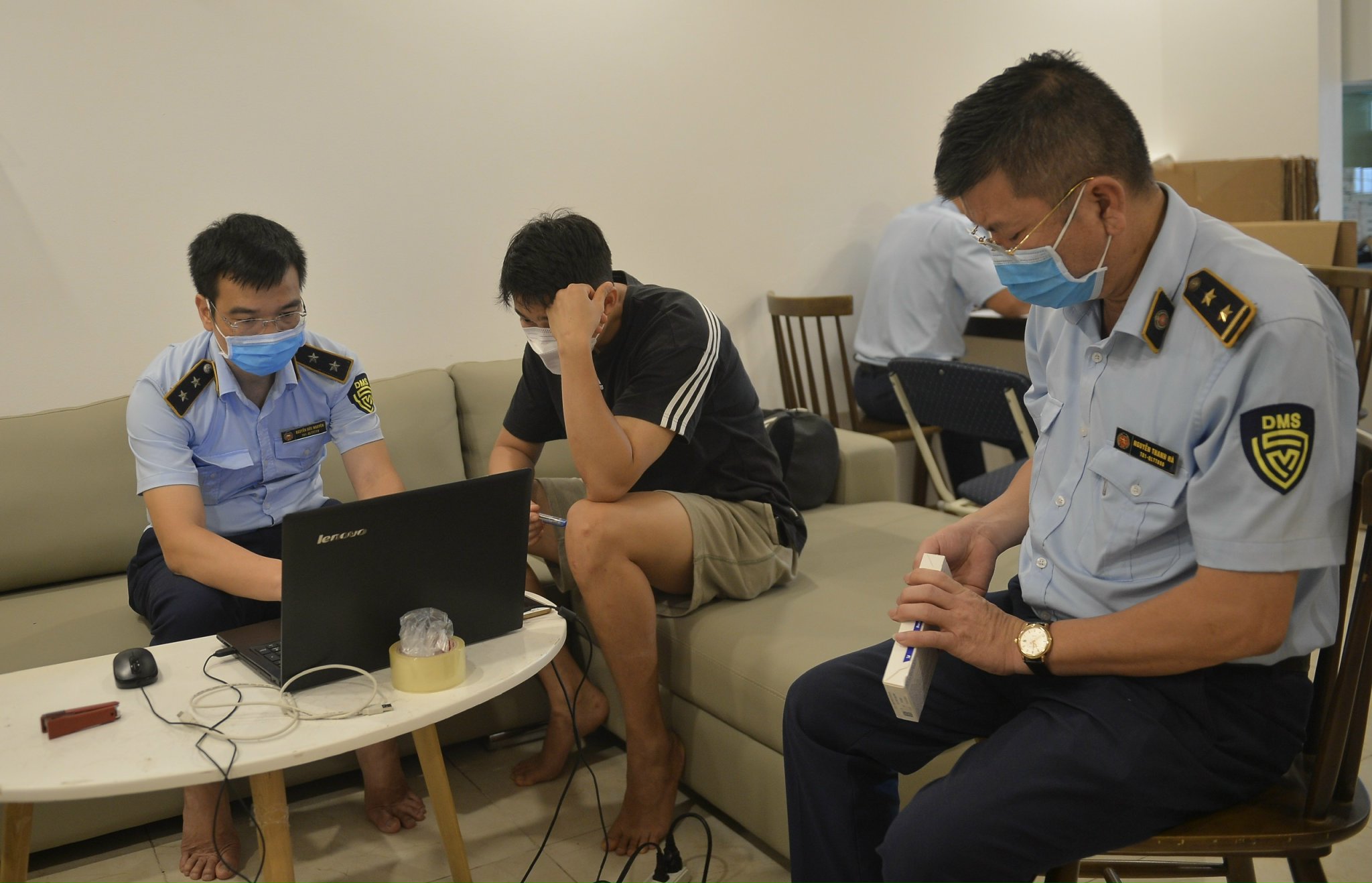 Phát hiện kho thuốc tây lớn có nguồn mua trôi nổi, cất giữ trong mọi ngóc ngách của một chung cư - ảnh 4