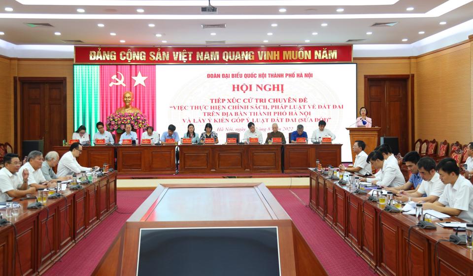 Đoàn đại biểu Quốc hội thành phố Hà Nội tiếp xúc cử tri, lấy ý kiến đóng góp Luật Đất đai (sửa đổi) - ảnh 1