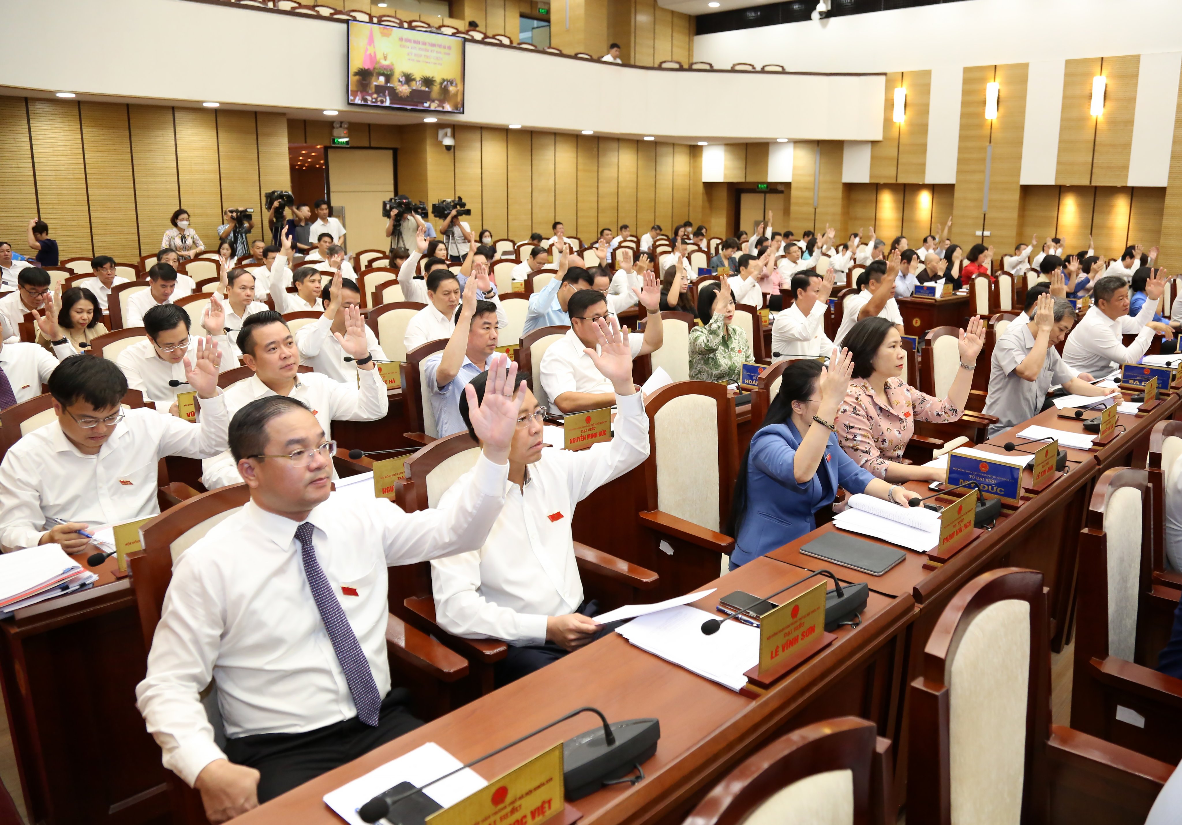 Kịp thời xem xét, quyết định một số vấn đề lớn, quan trọng trong phát triển kinh tế - xã hội - ảnh 3