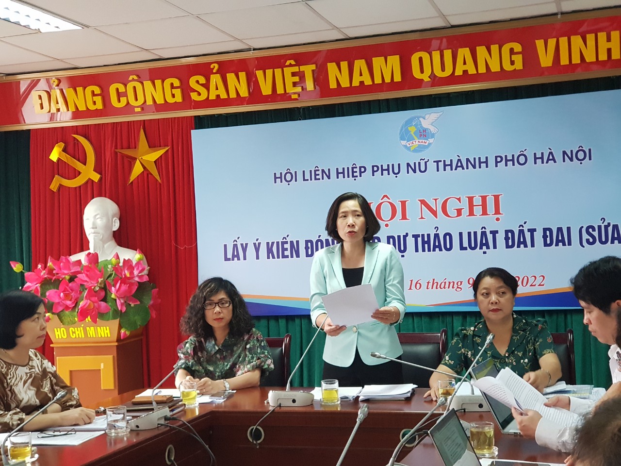 Hội LHPN Hà Nội tổ chức Hội nghị đóng góp dự thảo Luật Đất đai (sửa đổi) - ảnh 2