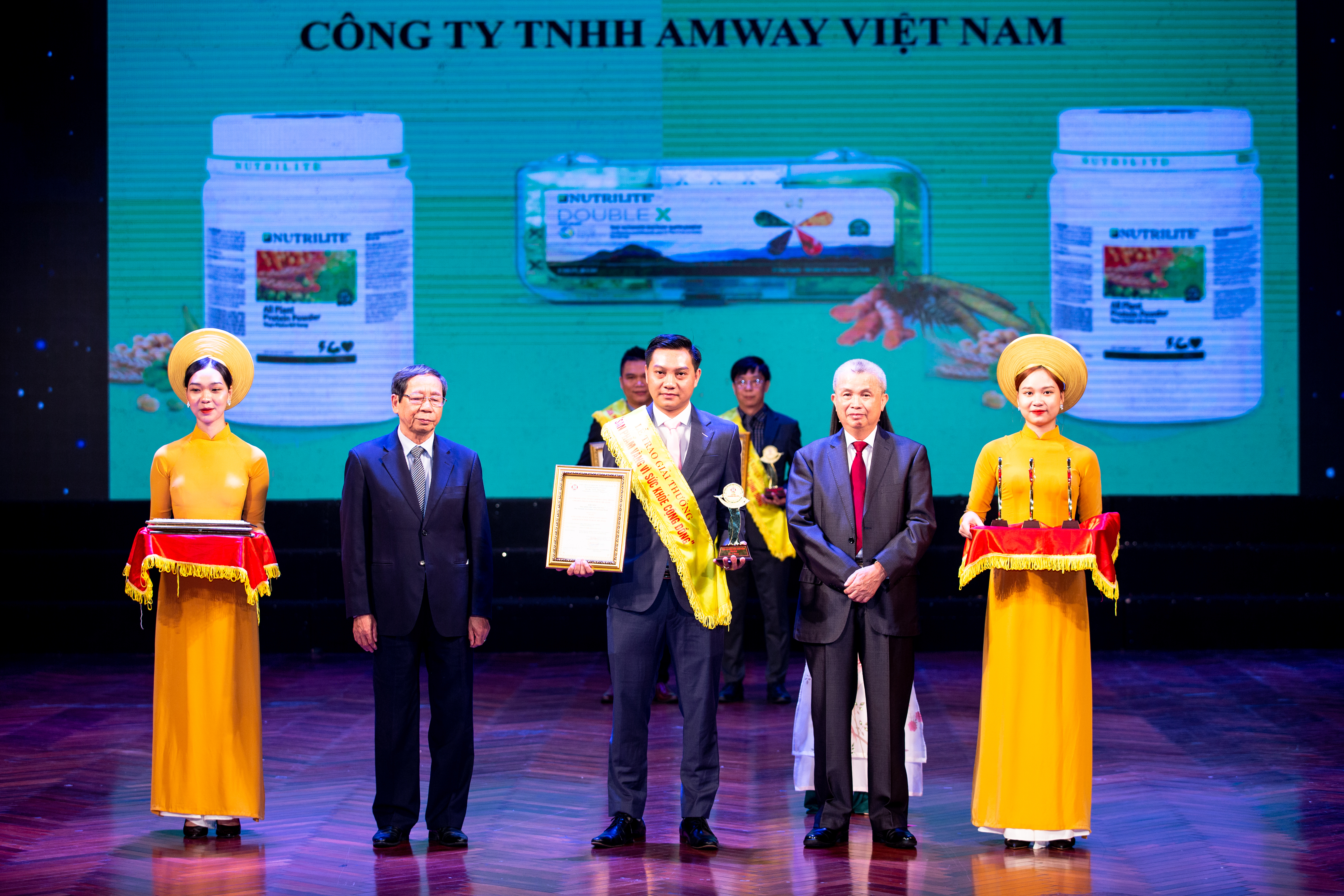 Amway Việt Nam lần thứ 10 nhận giải thưởng “sản phẩm vàng vì sức khỏe cộng đồng” - ảnh 1