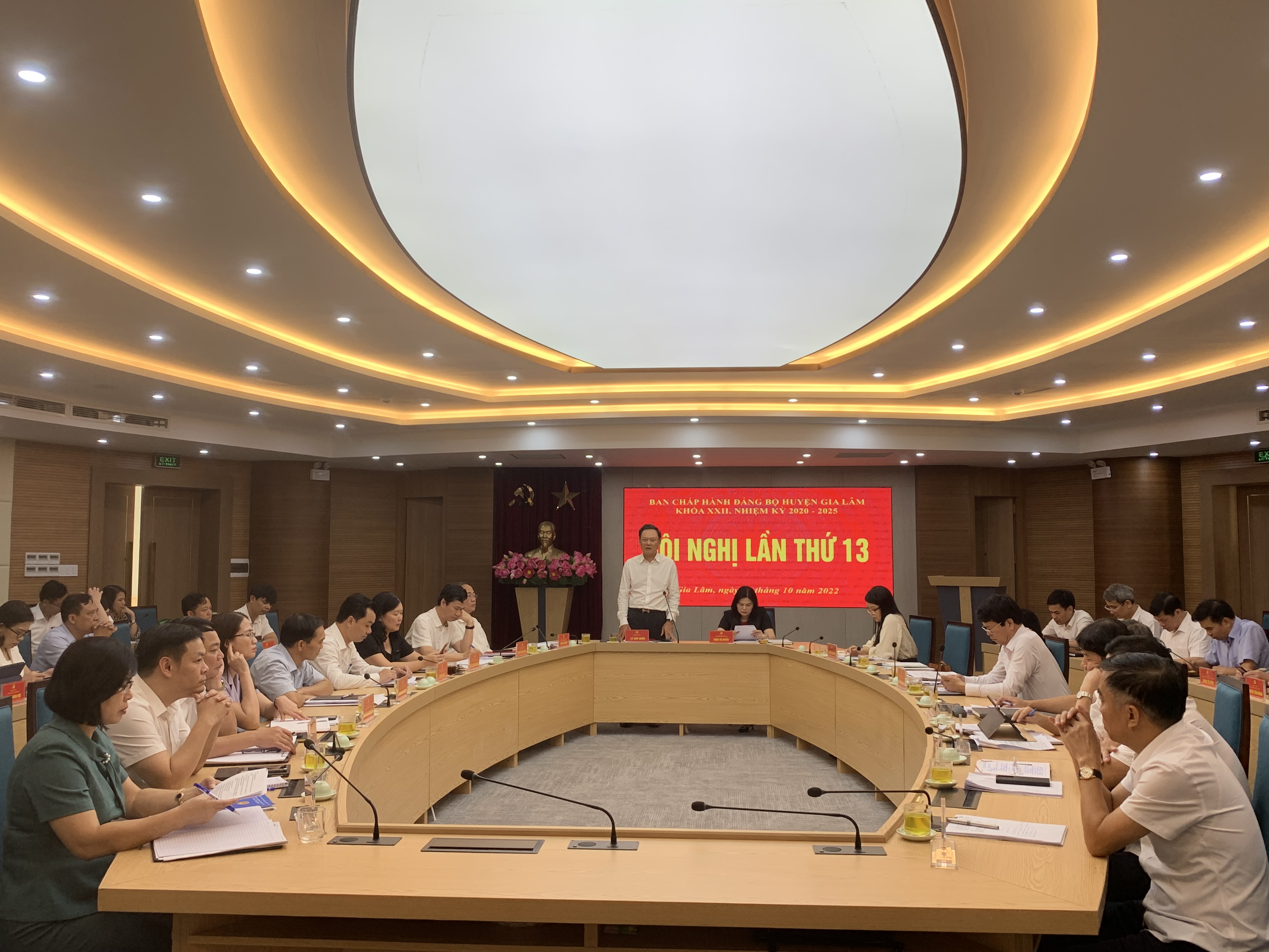 Kỳ họp thứ 13 Đảng bộ huyện Gia Lâm: Quan tâm các dự án đầu tư công - ảnh 2