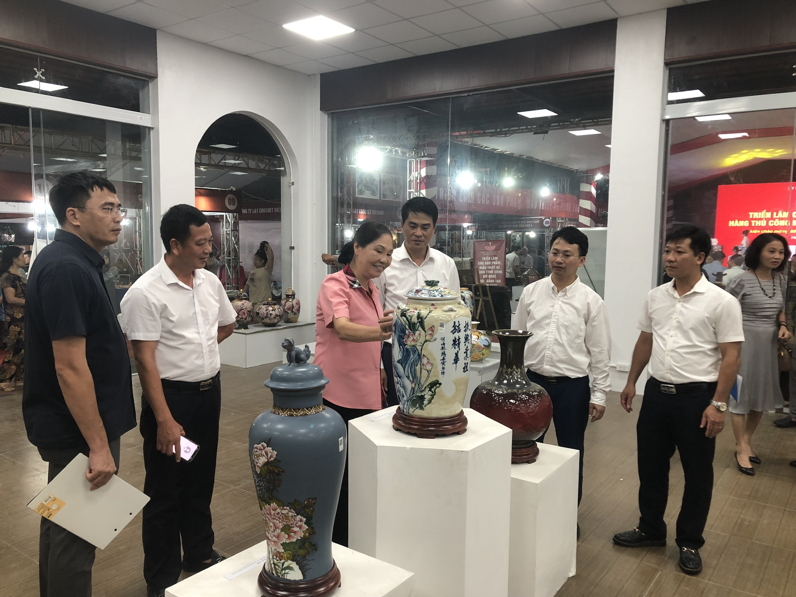 Triển lãm các sản phẩm, mẫu thiết kế hàng thủ công mỹ nghệ mới, sáng tạo năm 2022 - ảnh 2