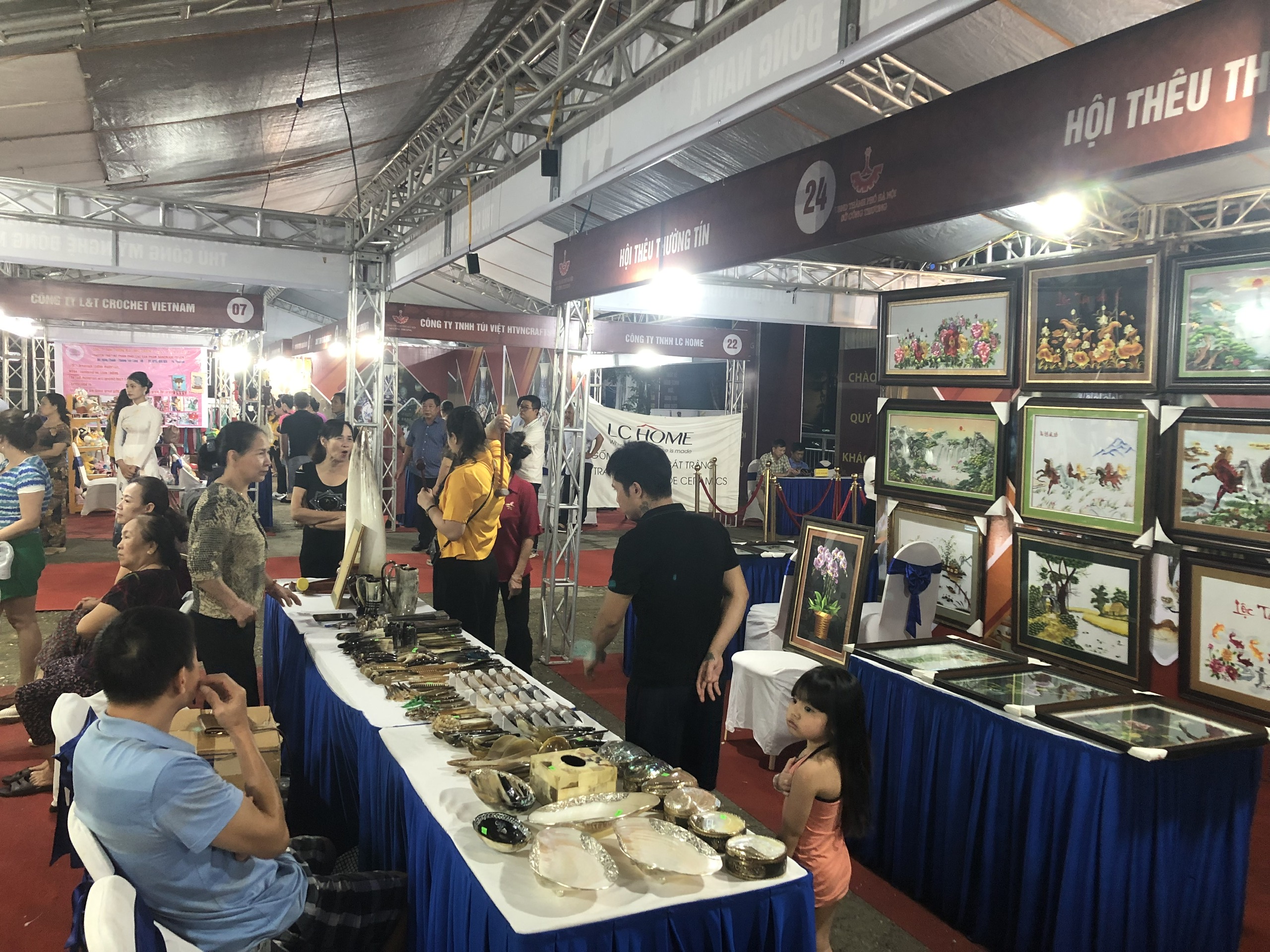 Triển lãm các sản phẩm, mẫu thiết kế hàng thủ công mỹ nghệ mới, sáng tạo năm 2022 - ảnh 4