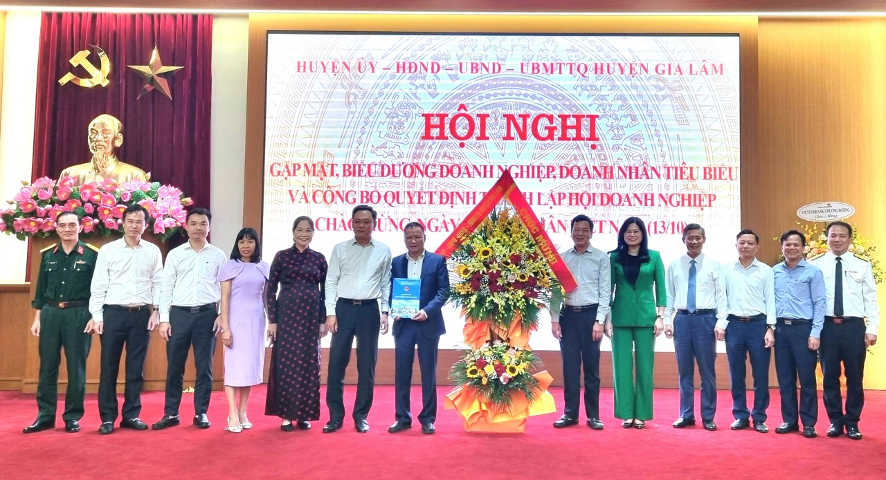 Huyện Gia Lâm: Biểu dương doanh nghiệp, doanh nhân tiêu biểu và công bố thành lập Hội Doanh nghiệp - ảnh 4
