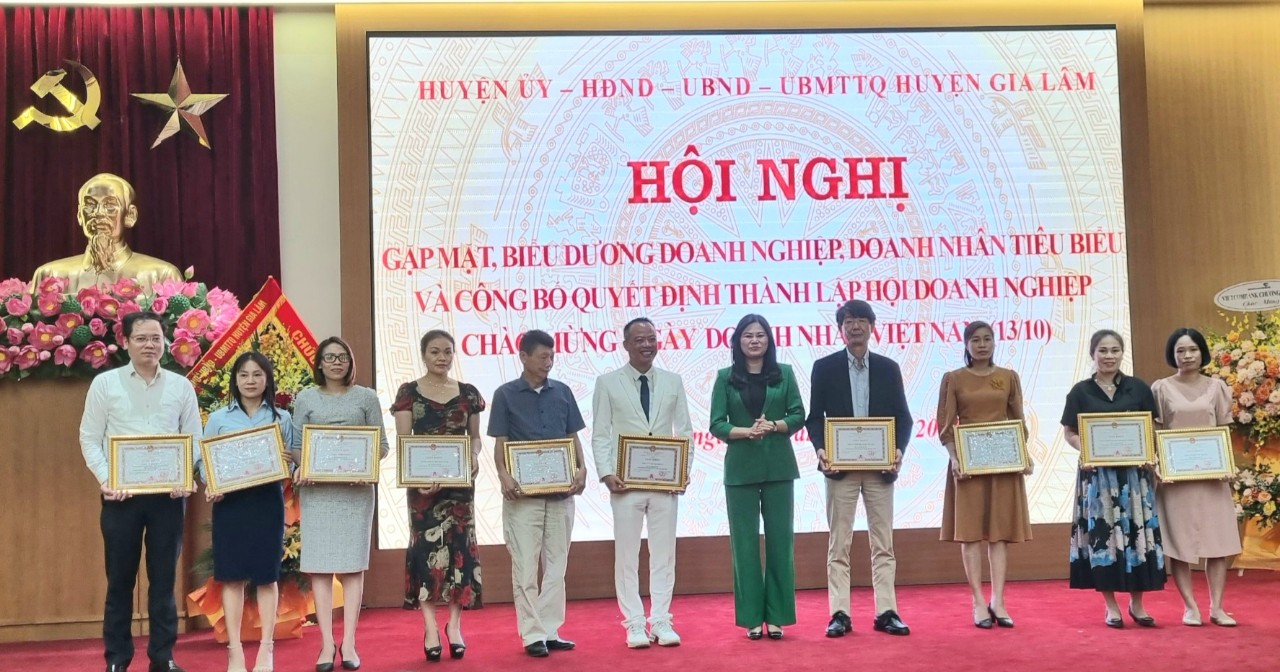 Huyện Gia Lâm: Biểu dương doanh nghiệp, doanh nhân tiêu biểu và công bố thành lập Hội Doanh nghiệp - ảnh 5