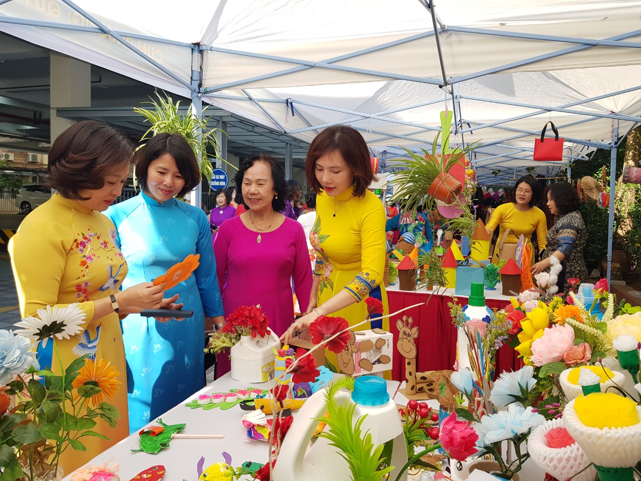 Hội LHPN quận Hai Bà Trưng biểu dương điển hình tiên tiến “Người tốt, việc tốt“ - ảnh 1
